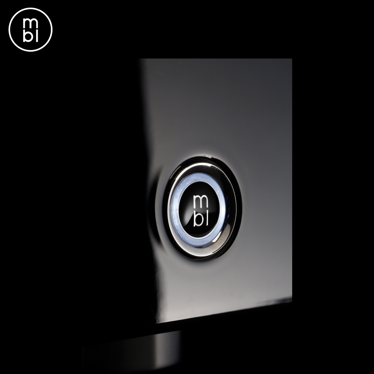 MBL Cadenza C31 CD-DAC Logo Angle 1