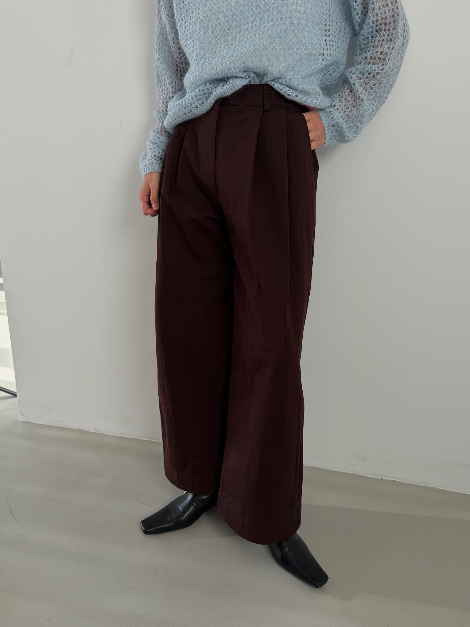 Burgundy side buckle trosuers