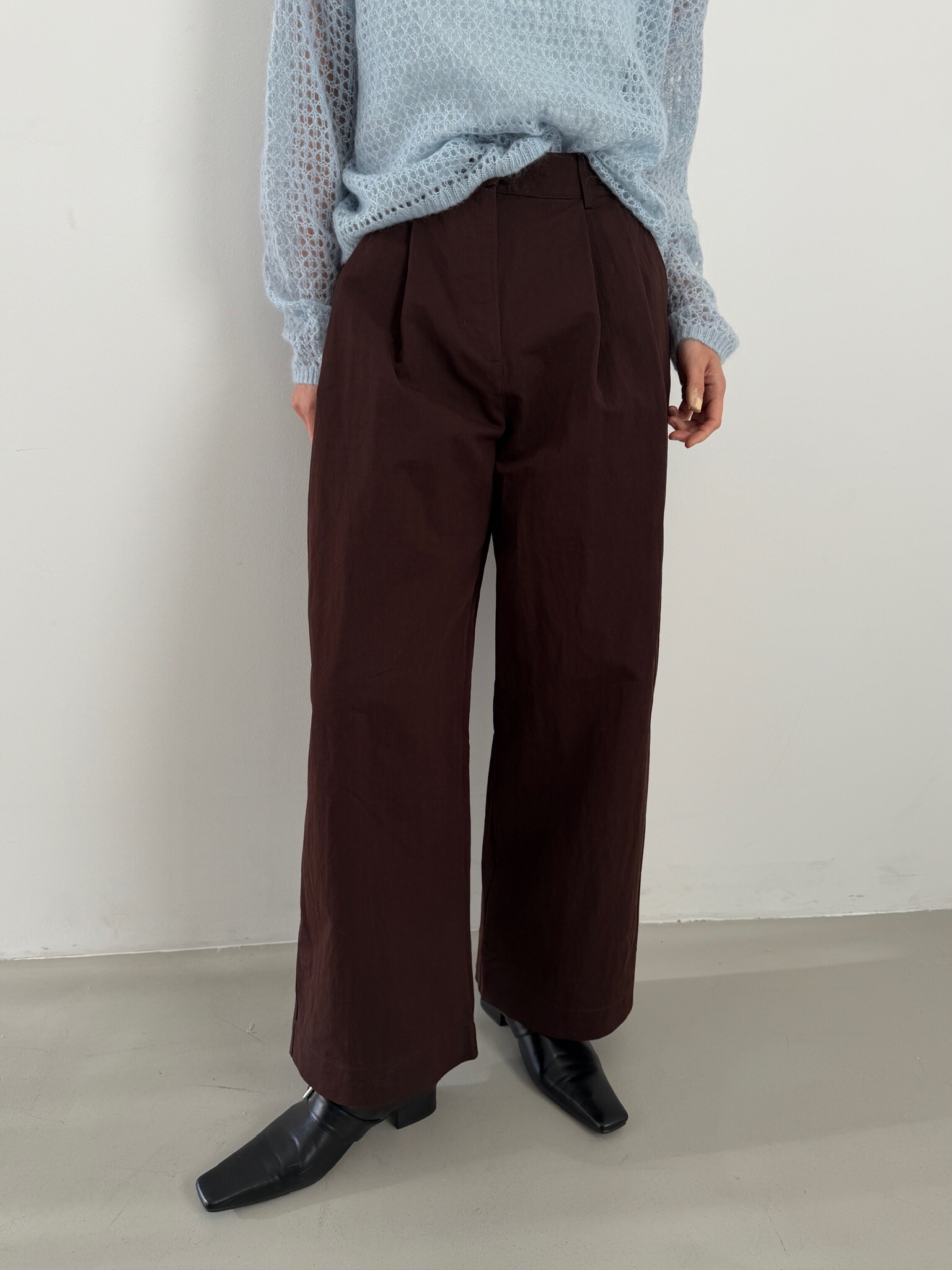 Burgundy side buckle trosuers