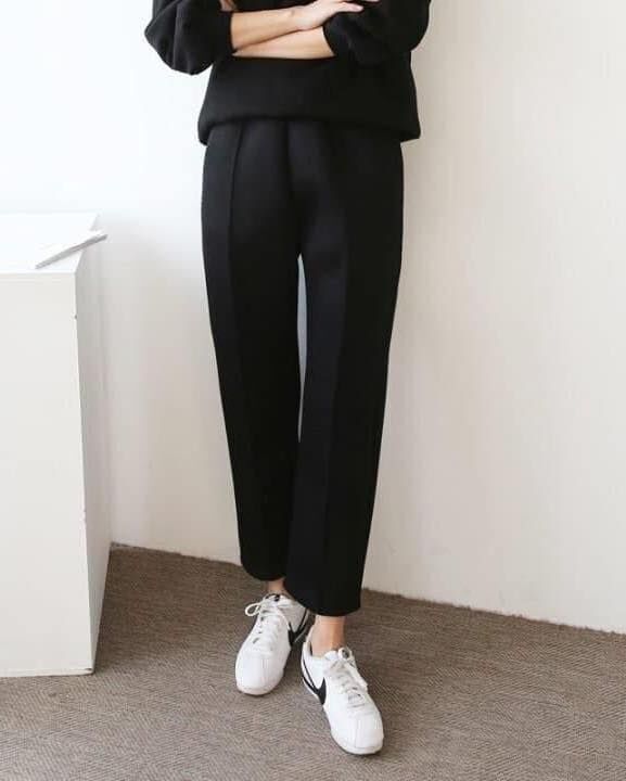 【修身又百搭的舒適挺版太空棉男友褲】（現貨）