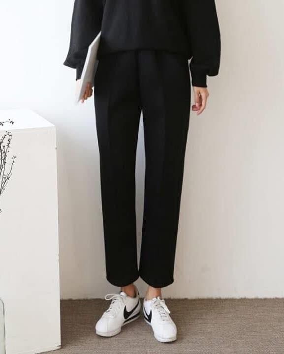 【修身又百搭的舒適挺版太空棉男友褲】（現貨）