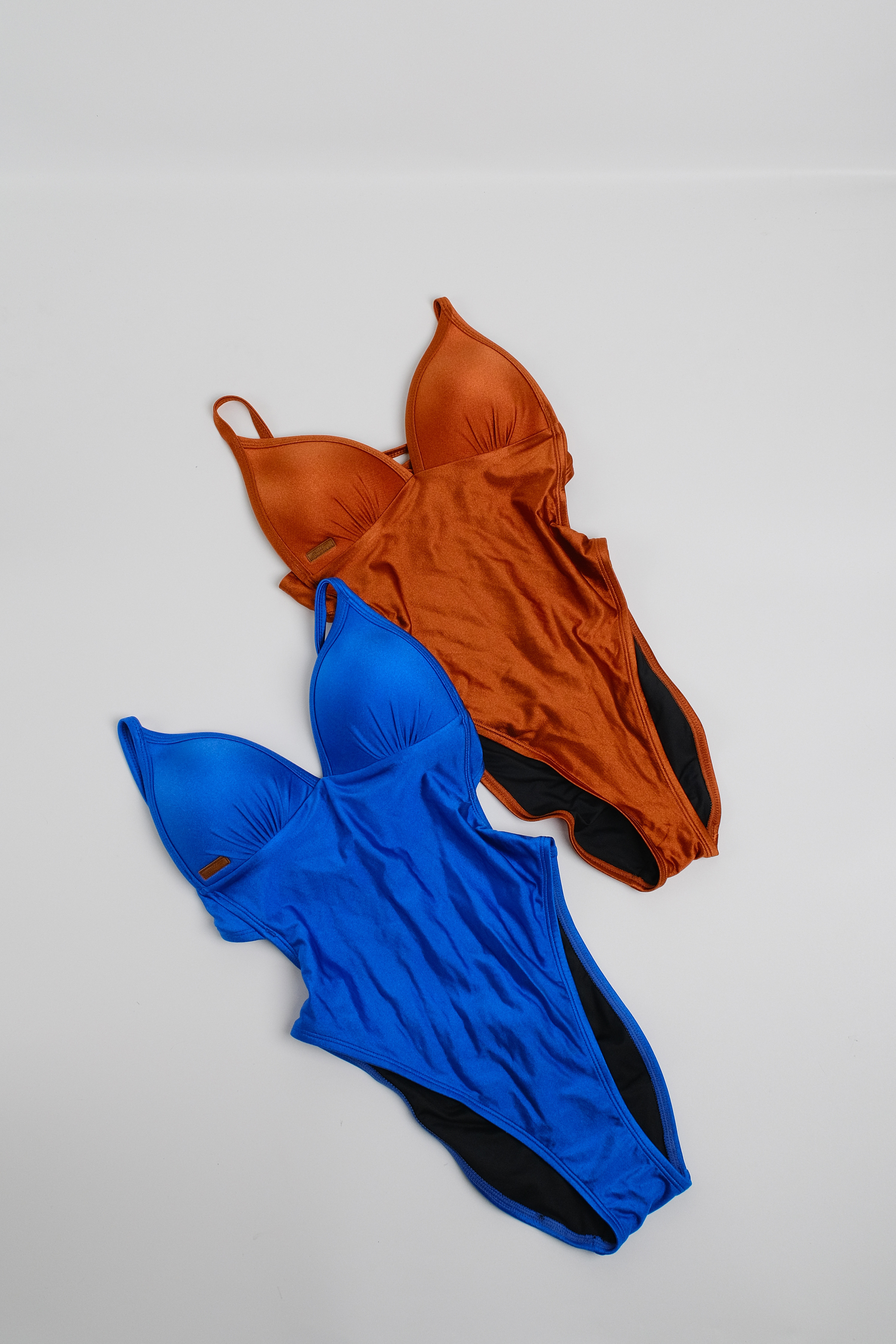 UPVOU 絲光三角美胸海鷗拋臀連身泳裝特別色-M