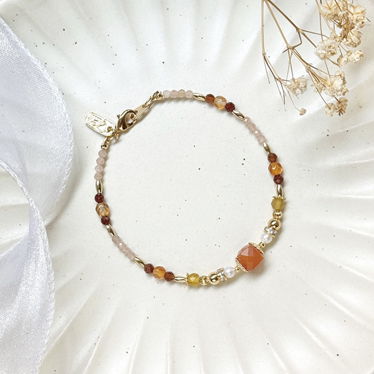 生日花 • 玖月柒 • 黃蝴蝶 – 紅東陵玉 – 手鍊