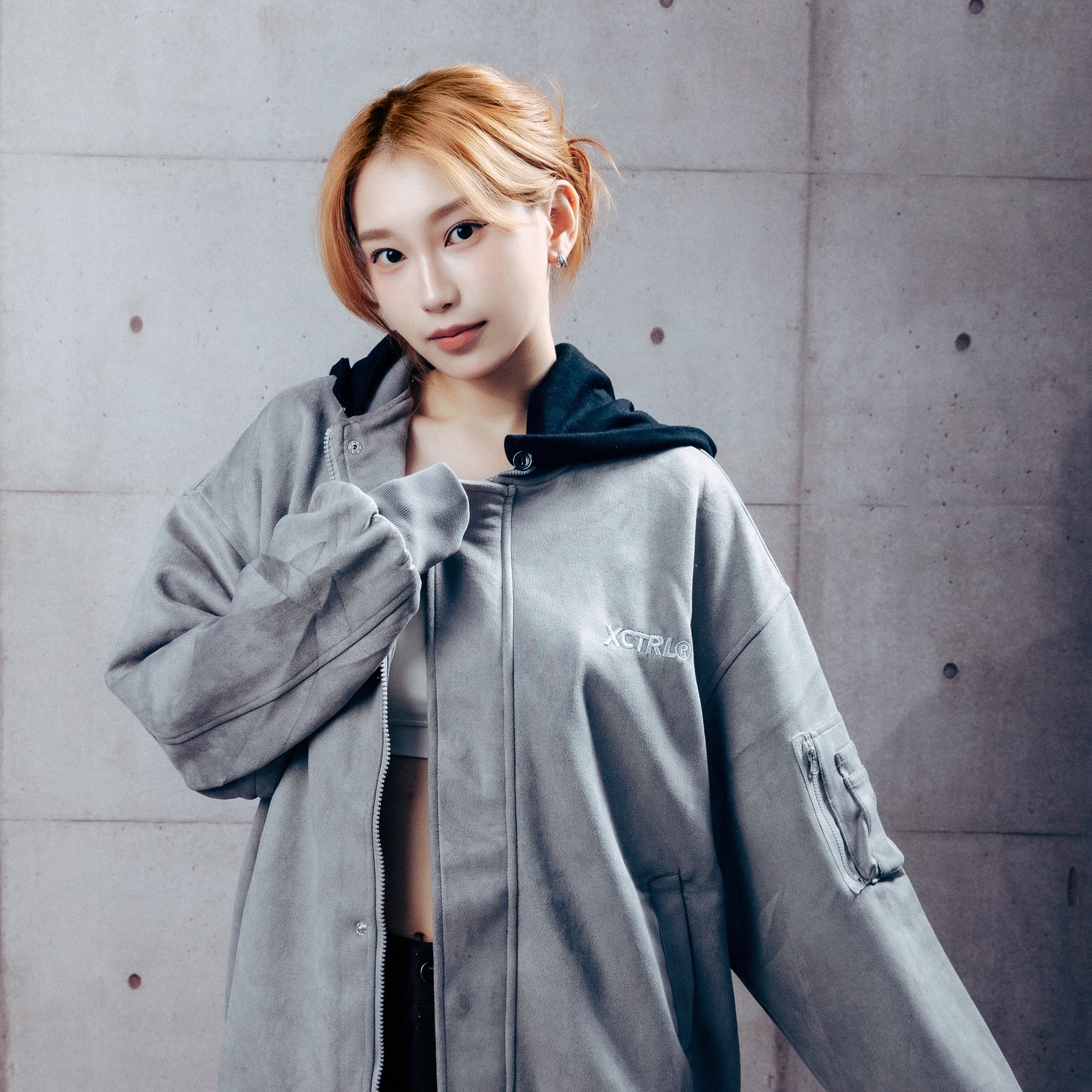 XCTRL 草寫電繡連帽飛行外套-灰