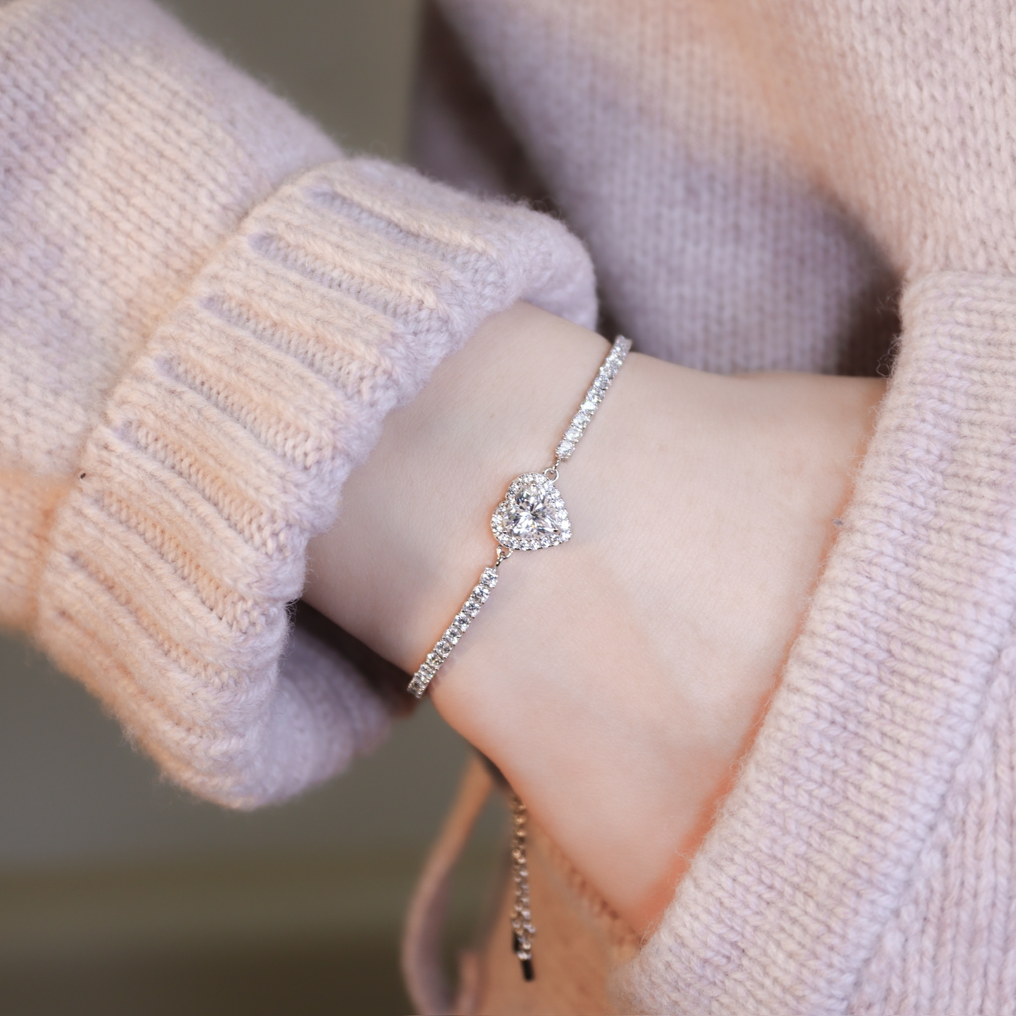 | 925純銀・ 厚鍍白金 ・莫桑石 | 鑽光深刻的愛意手鏈 | BR1483 |