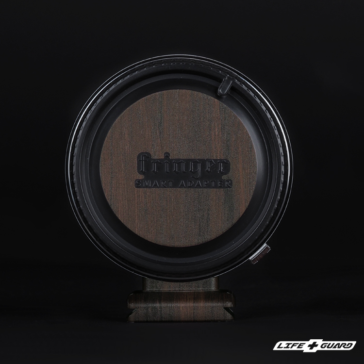 LIFE+GUARD 轉接環貼膜特寫，適用 Fringer C645-GFX II，WDBW 木紋風格設計