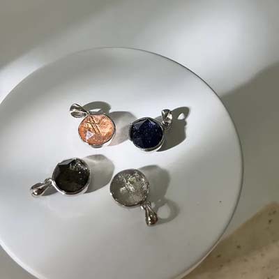 果石精選高頻天鐵墜飾