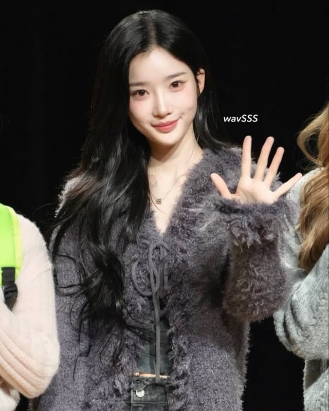 NOIRMUTE FRINGE STRAP RIBBON ANGORA FUR KNIT CARDIGAN