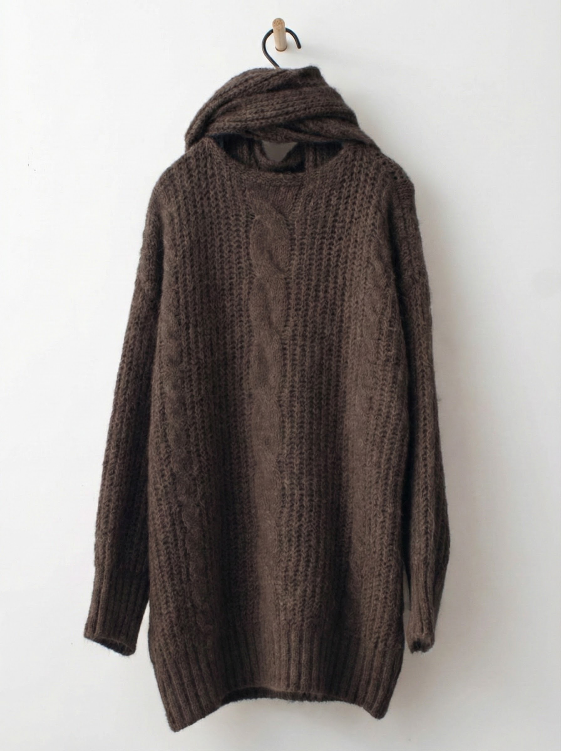 溫柔蓬鬆麻花V領長版針織上衣(附圍巾)