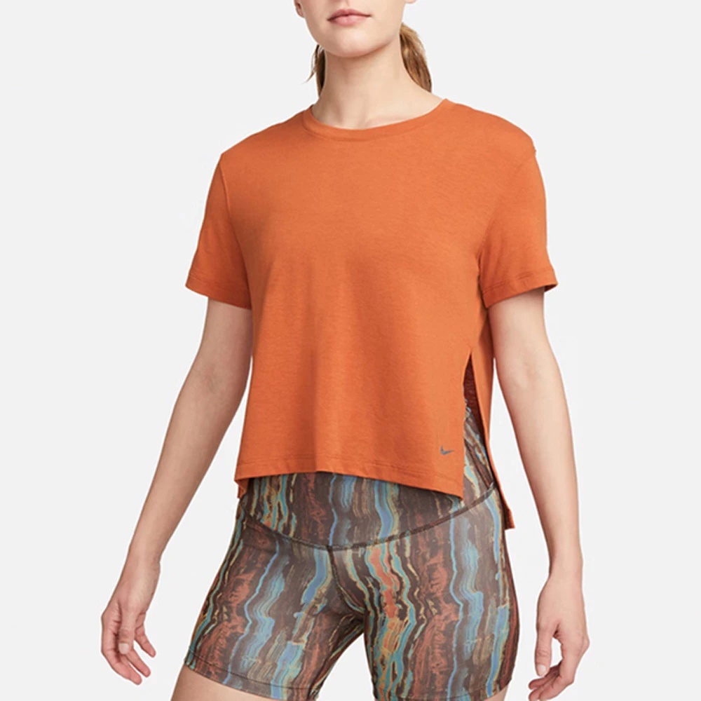 NIKE 短T YOGA DRI-FIT 駝色 訓練 基本款 短版 上衣 女 DM7026-246
