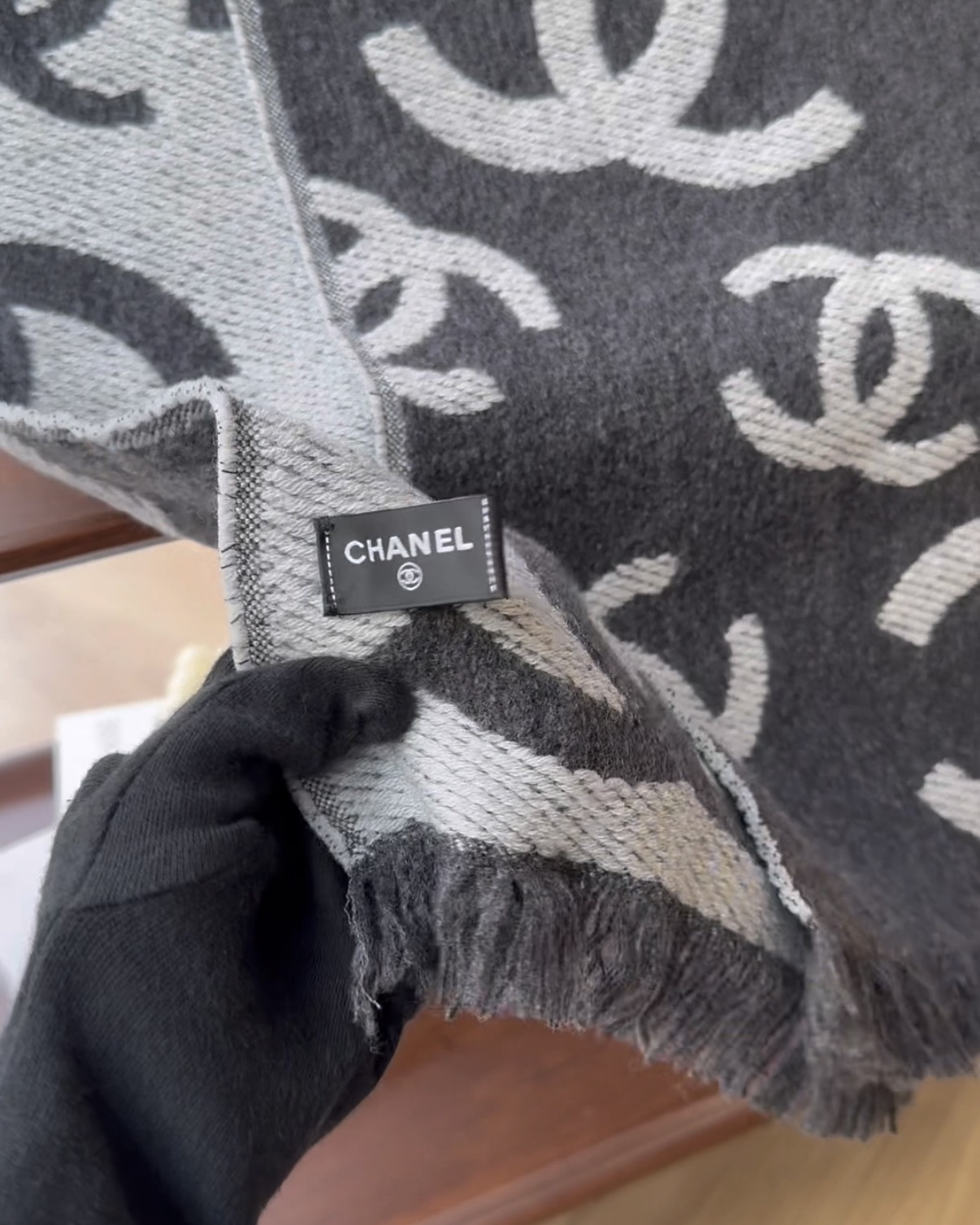 CHANEL｜26C 新款雙面圍巾 深灰