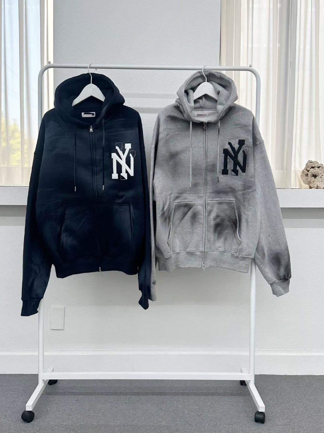 仿污英文字連帽拉鍊外套 TAC-0398JK