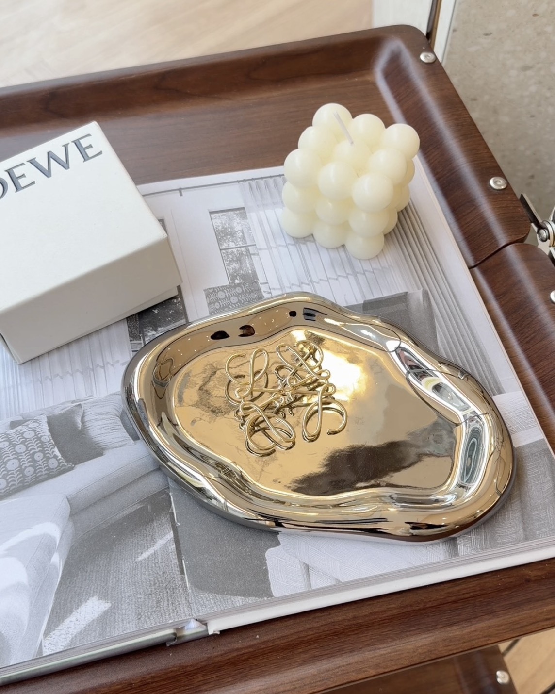 LOEWE｜ANAGRAM胸針 金色