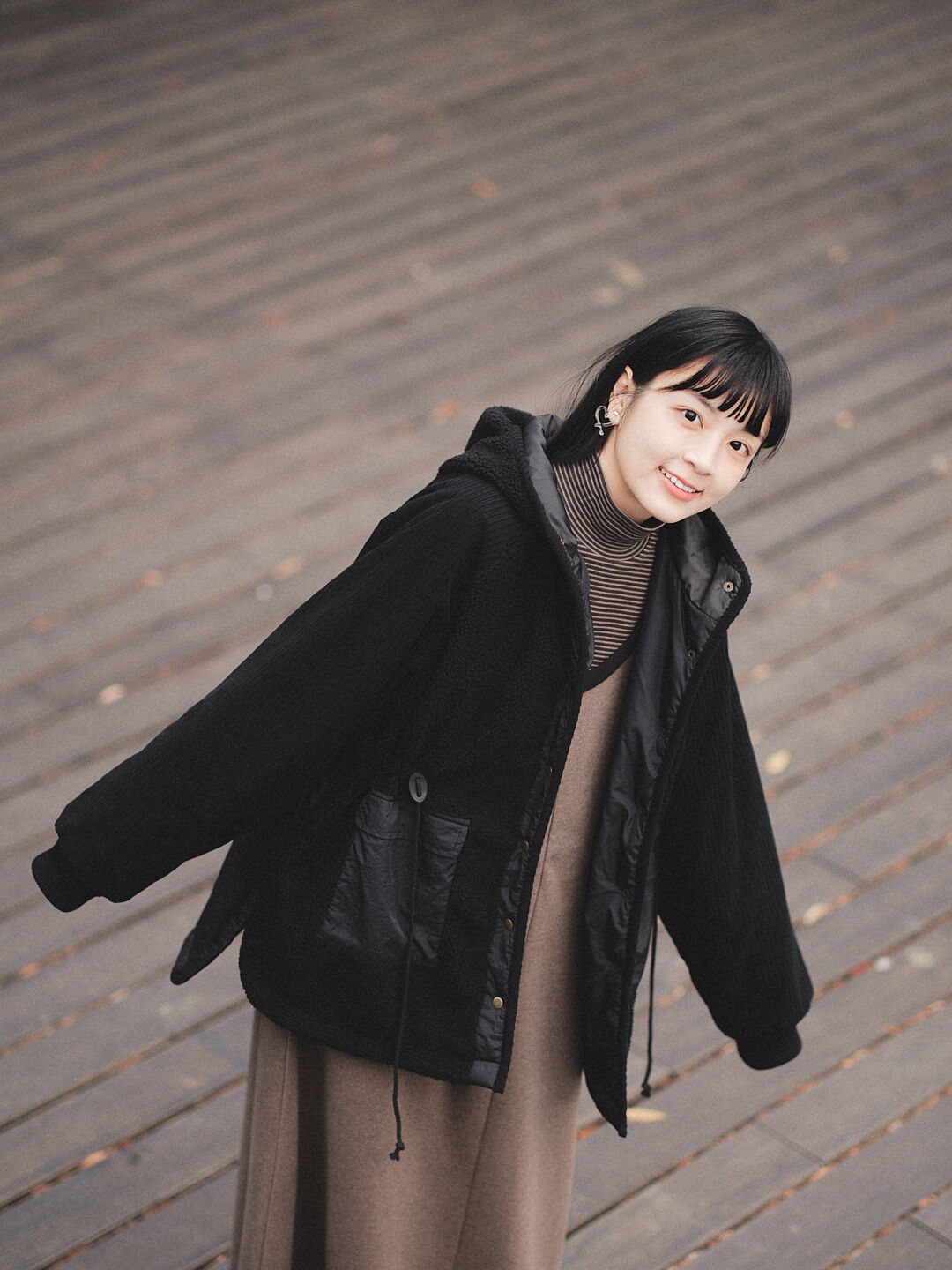 (限量)北方暖織居！編織毛呢衍縫外套(兩色-黑)