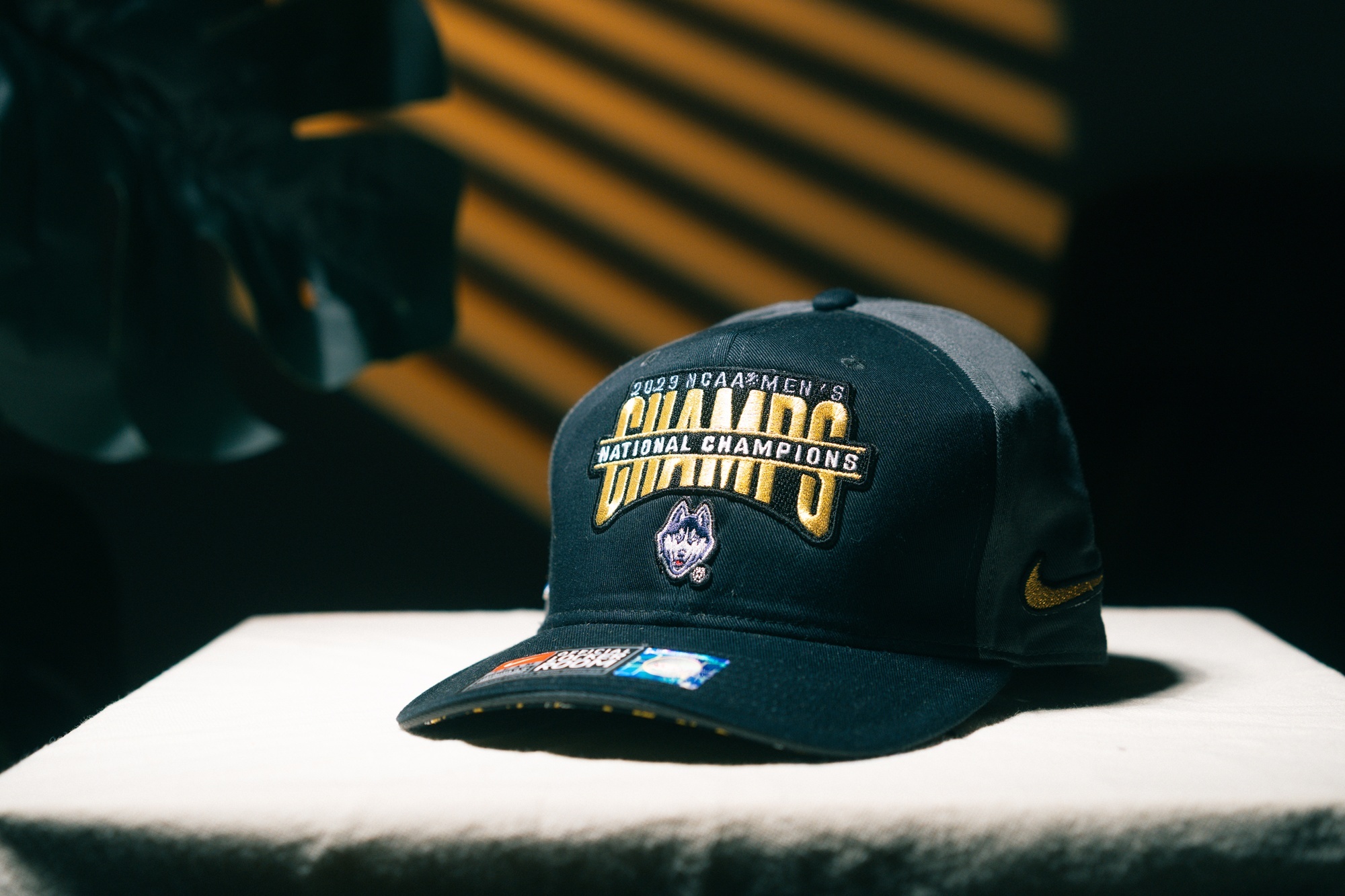 NCAA帽子 UConn Huskies 康乃狄克大學 哈士奇 2023 冠軍帽 老帽 Nike 可調式 全新