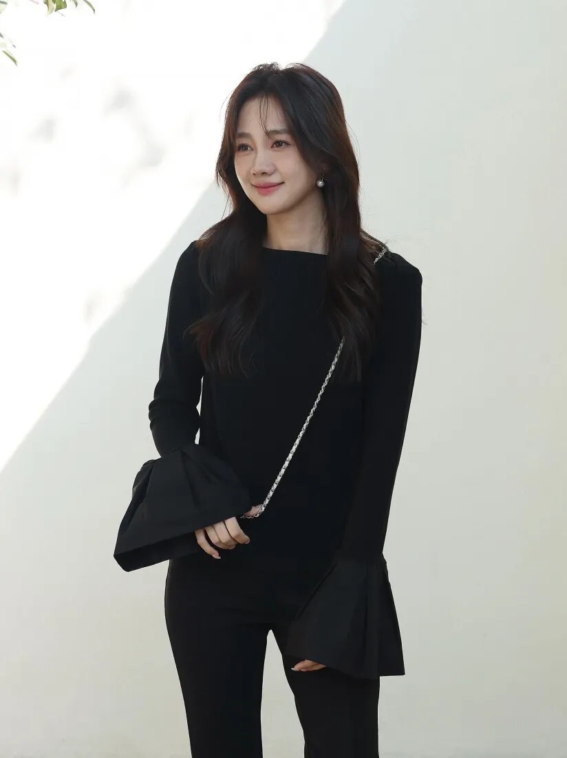 甜美女子荷葉滾邊喇叭袖圓領上衣-F / 3色 (Elegant & Love)