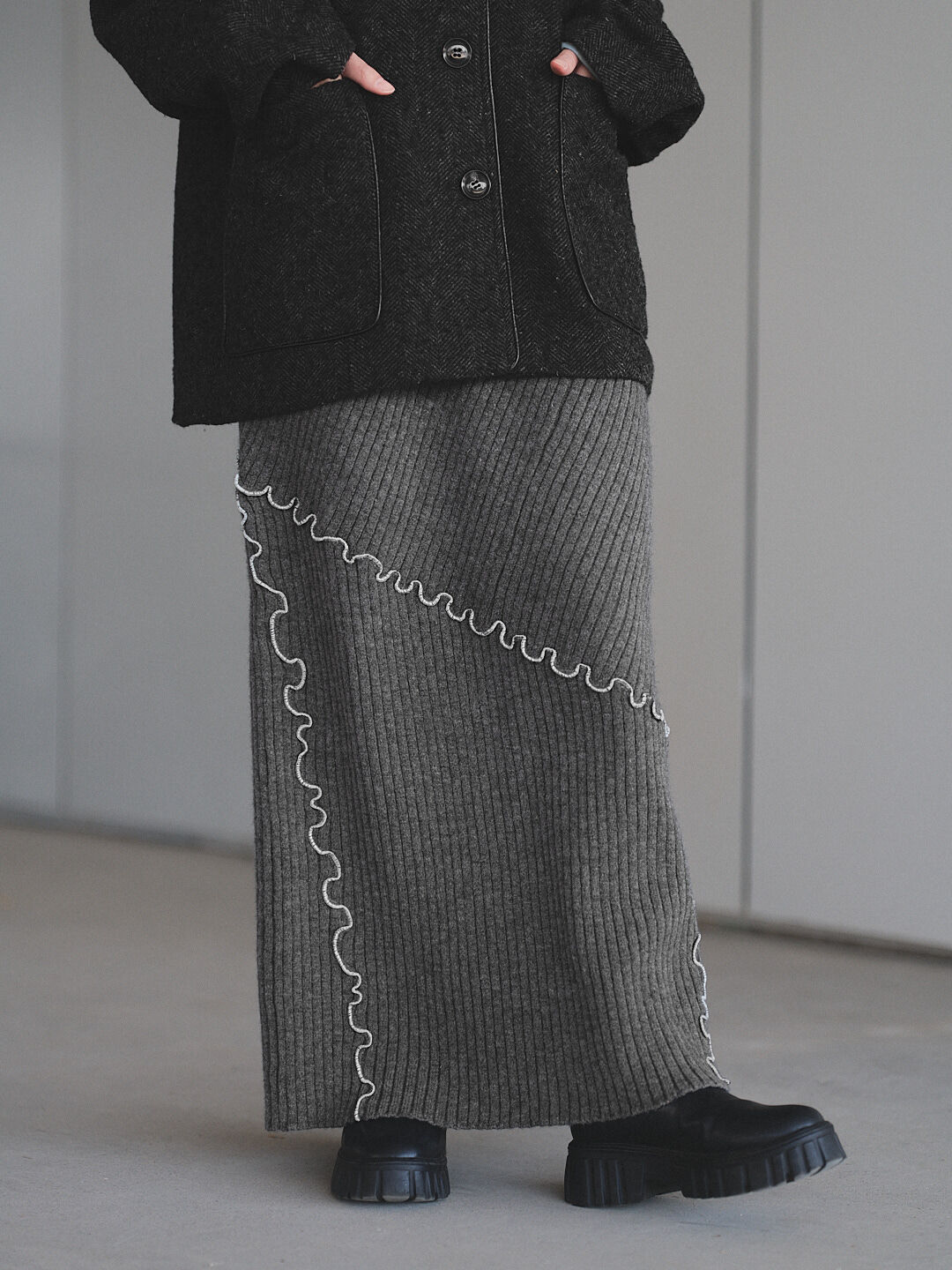 (限量)霧線漫褶！滾邊針織半身裙(兩色-木炭灰)