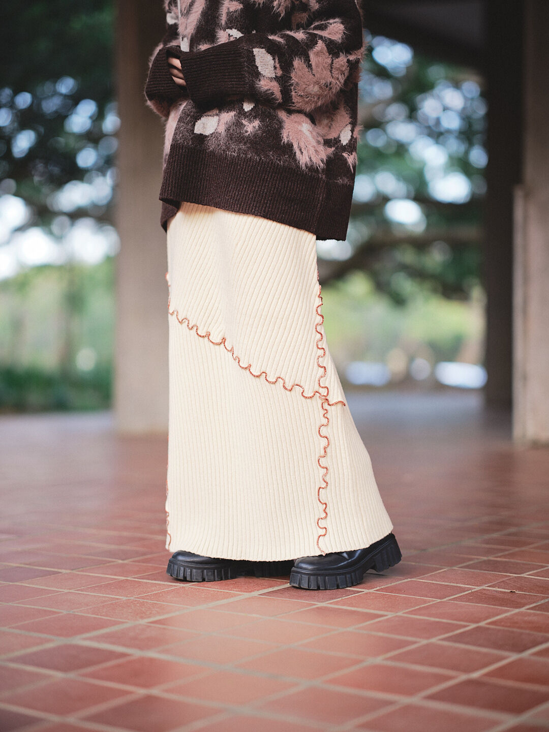 (限量)霧線漫褶！滾邊針織半身裙(兩色-象牙)