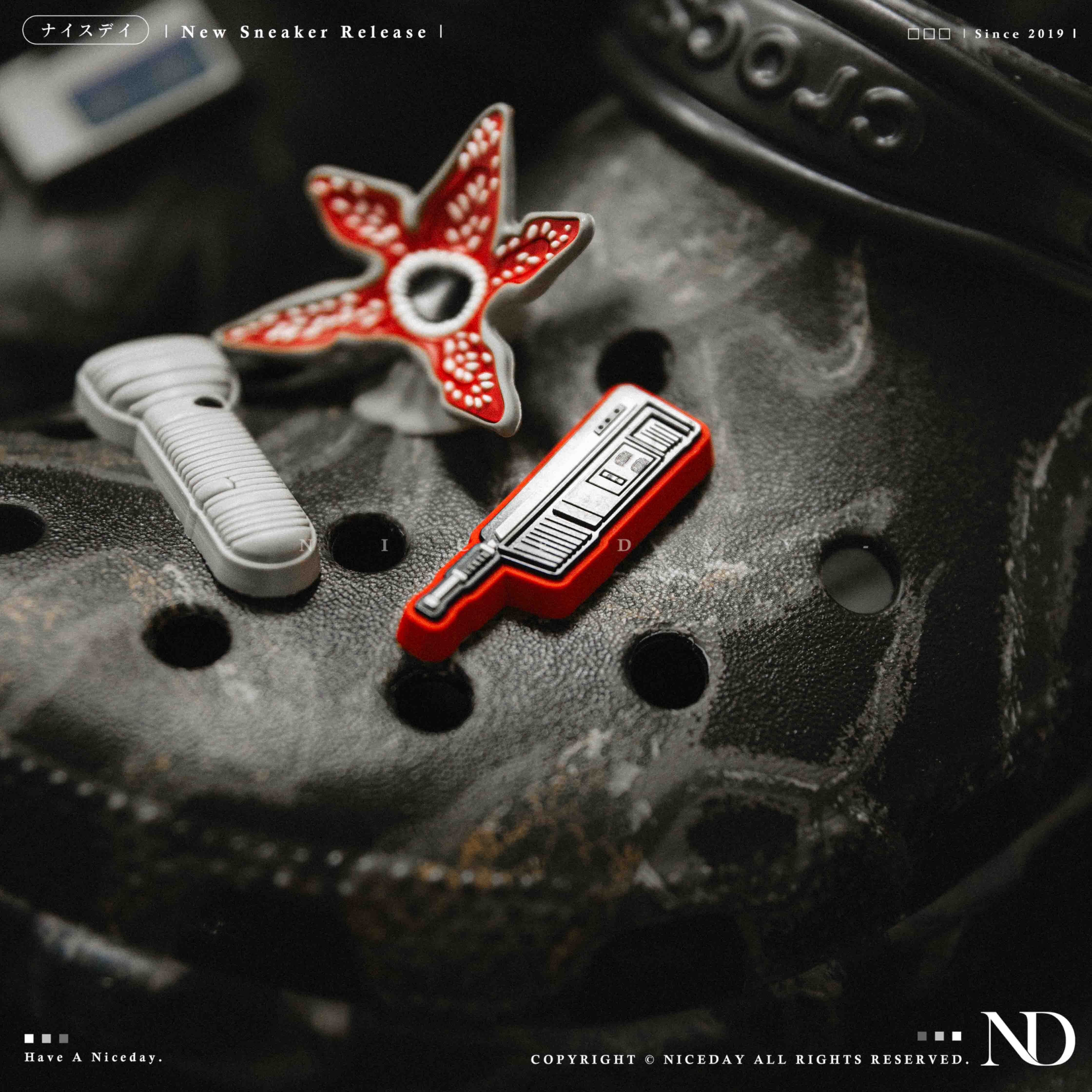 NICEDAY 代購 Crocs Classic Crush 洞洞鞋 x 怪奇物語 Stranger Things 聯名 黑 黑紅 外星 異形 212074-90H