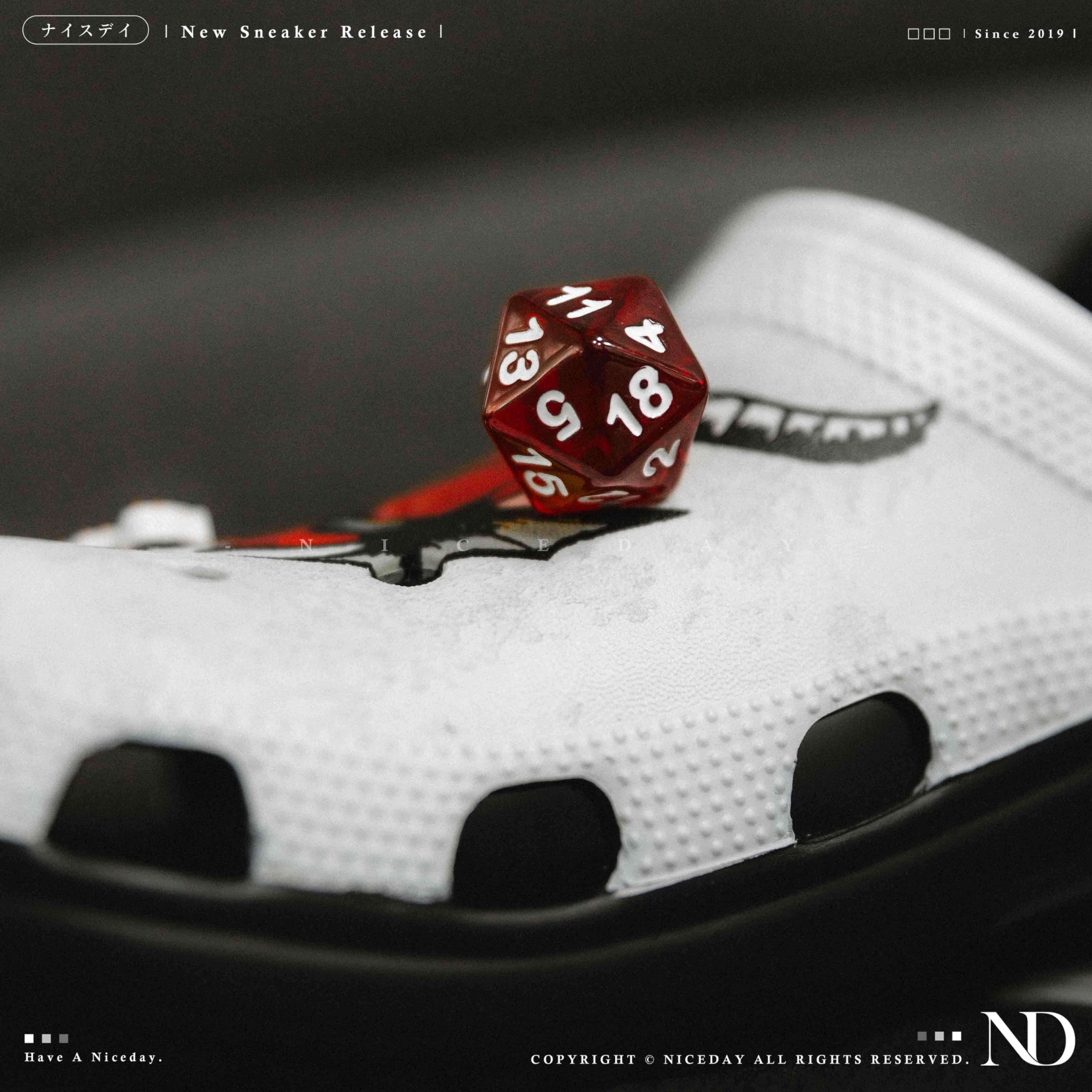 NICEDAY 代購 Crocs Classic Crush 洞洞鞋 x 怪奇物語 Stranger Things 聯名 白 白黑 外星 異形 211507-90H