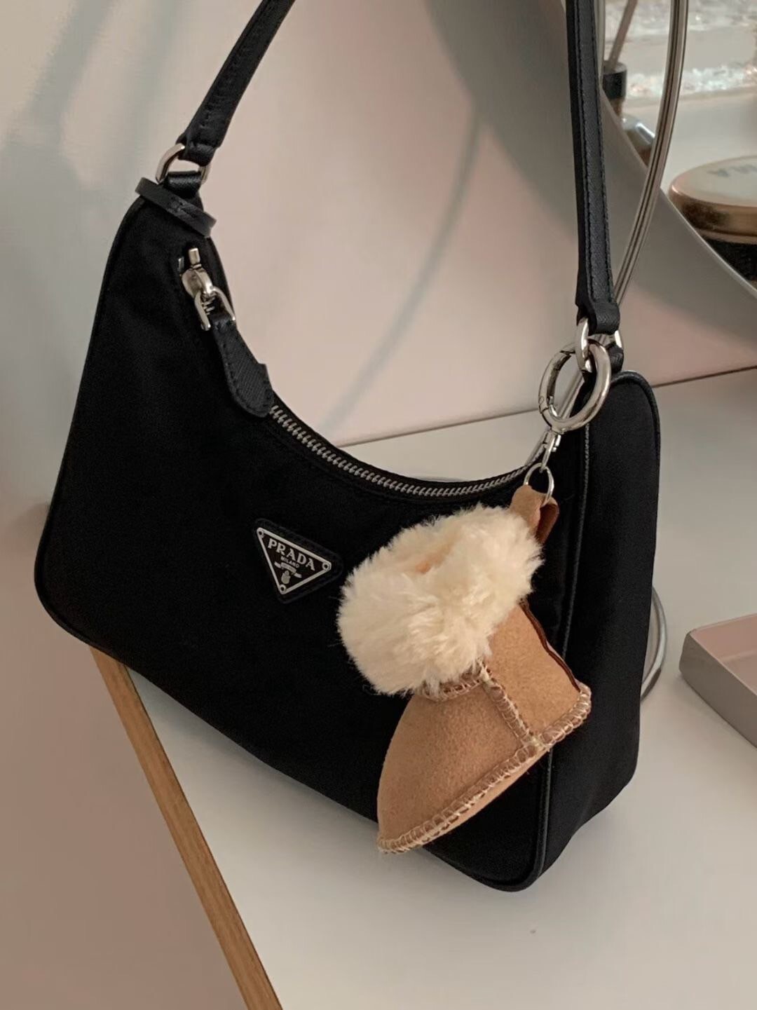 秋冬必備奶茶杏可愛毛毛雪靴吊飾