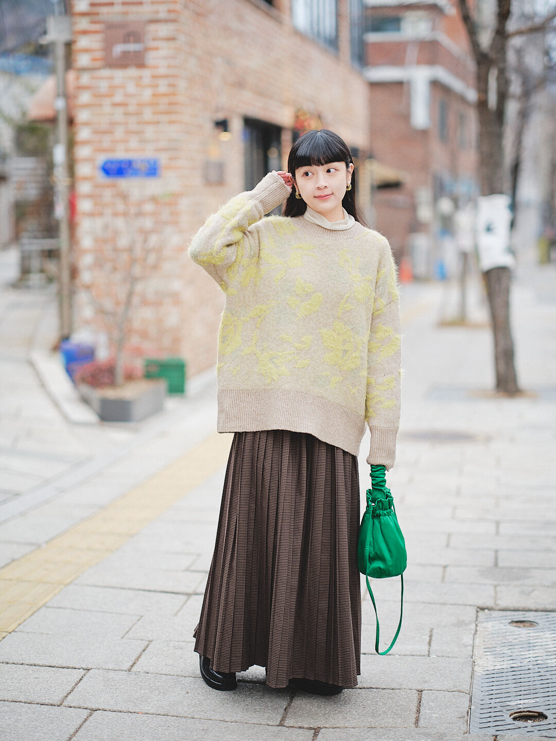 光落肩線上！細格壓褶半身裙(兩色-棕)