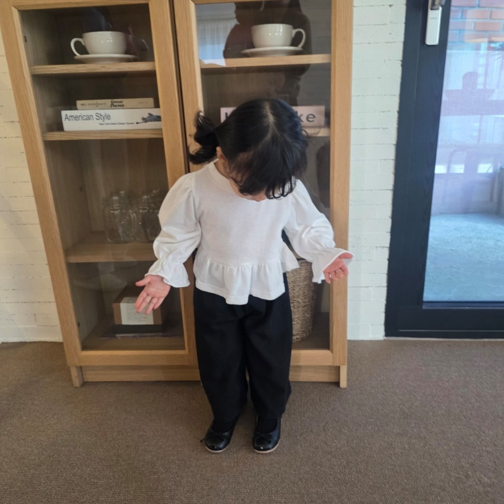 正韓春COLOR 兩色花瓣上衣