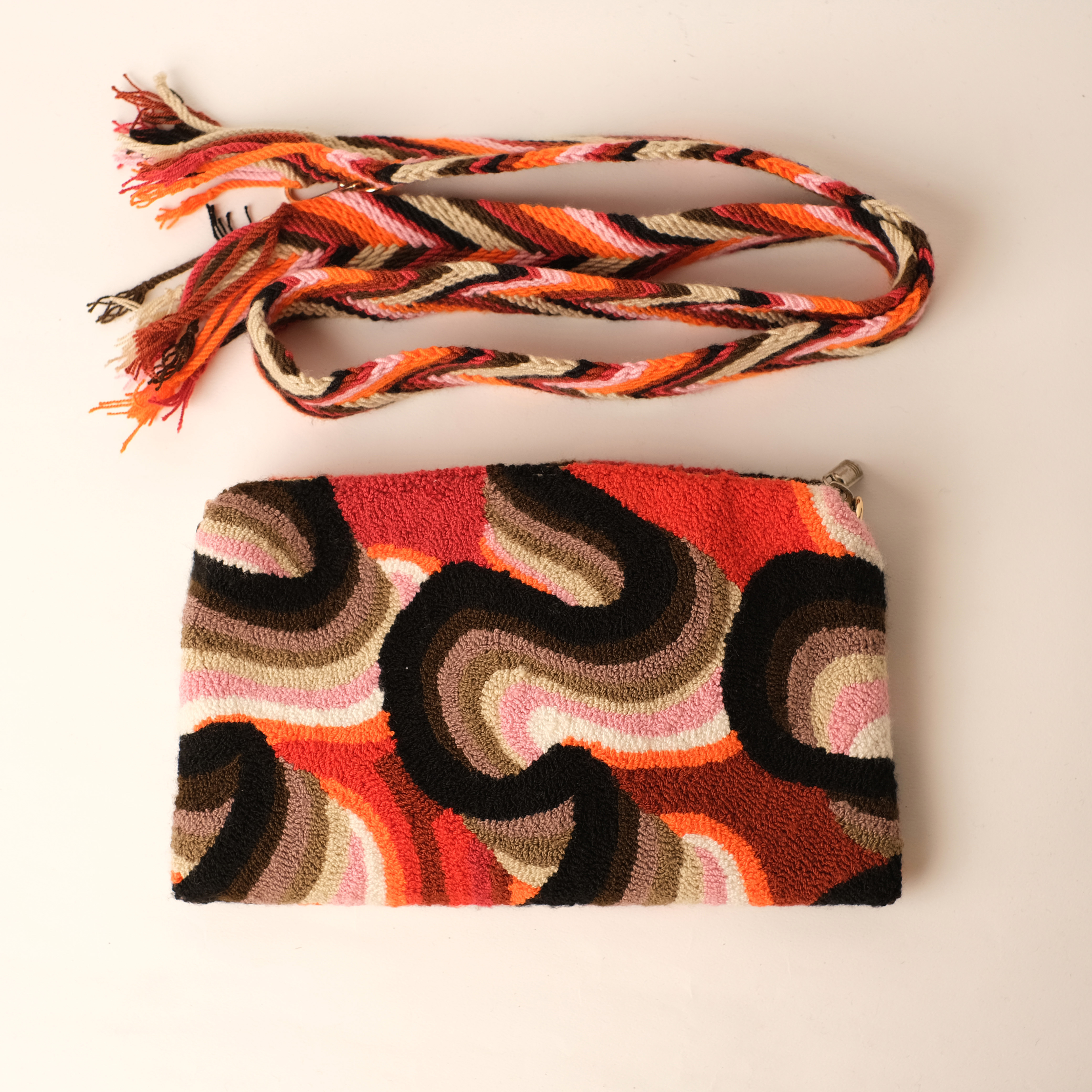 瓦尤戳繡包｜Mays - 編織背袋手拿包 B02｜委內瑞拉