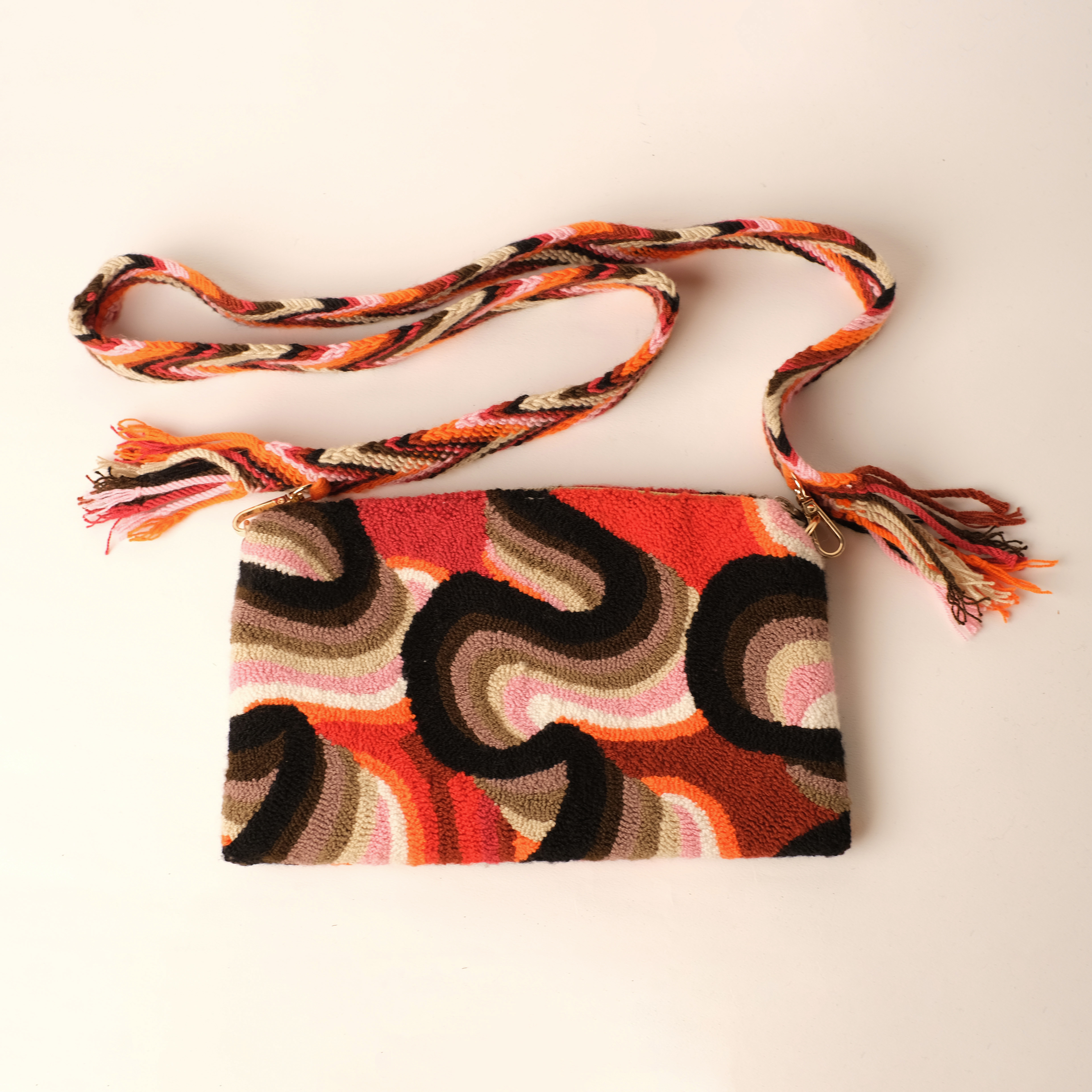 瓦尤戳繡包｜Mays - 編織背袋手拿包 B02｜委內瑞拉