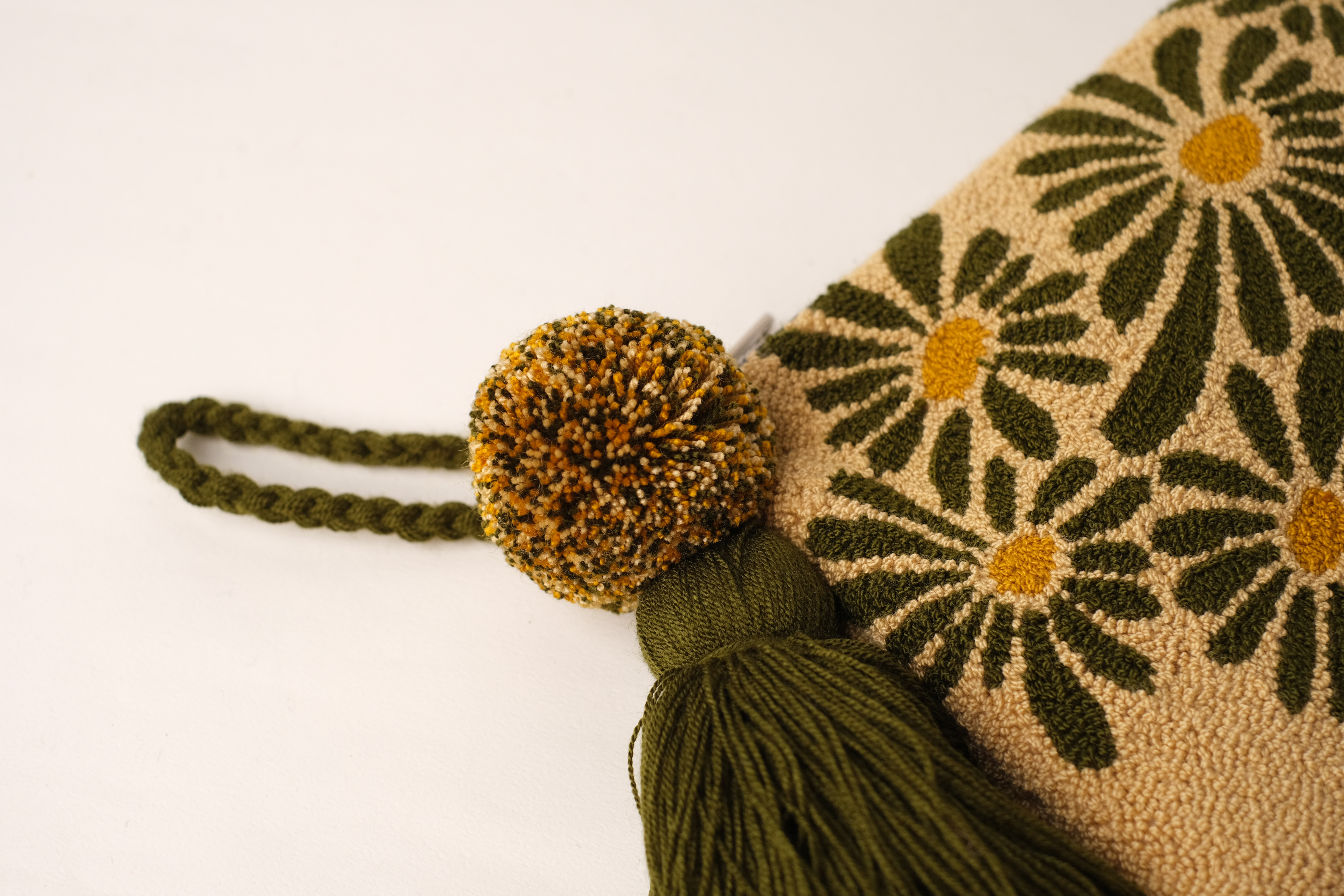 瓦尤戳繡包｜Luxurians - 流蘇手拿包 B04｜委內瑞拉