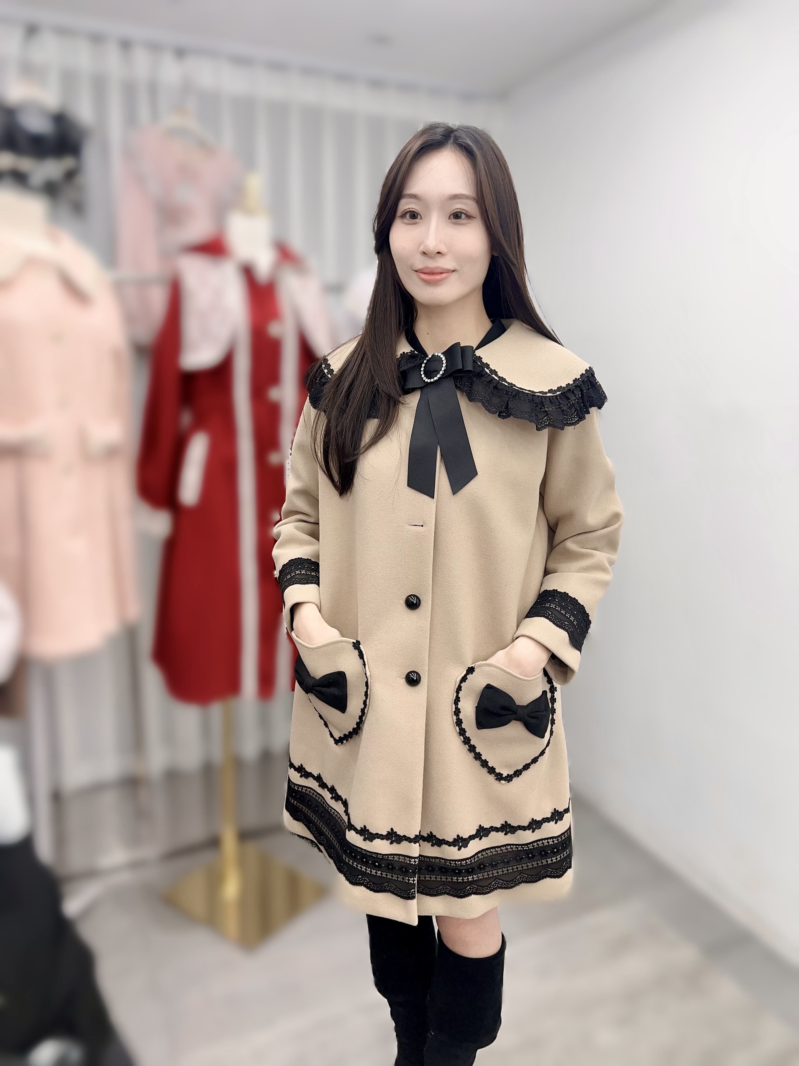 P33   心心大褸  羊毛30 %  胸42 長35   $999 (一口價)  叻叻價