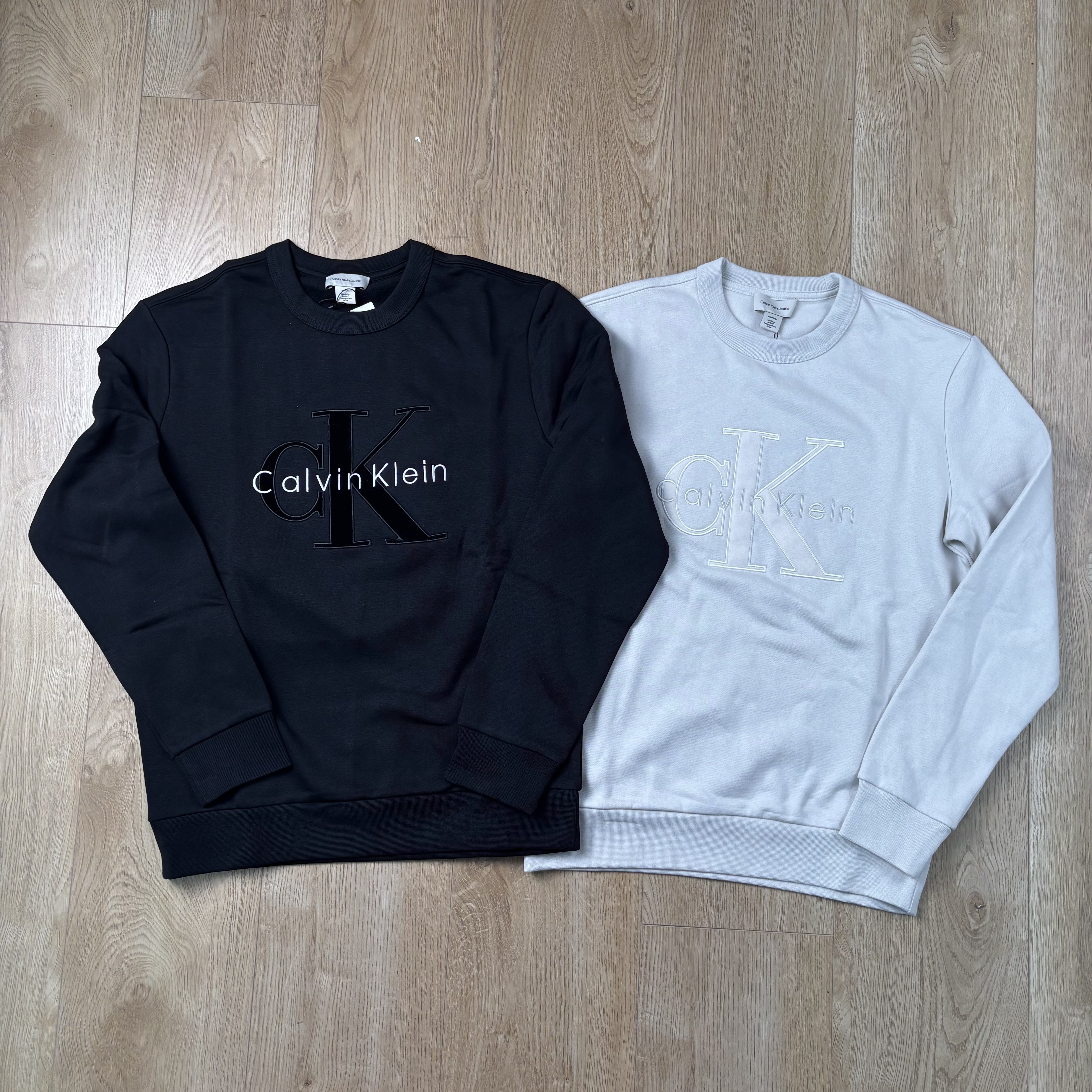 Calvin Klein 中間植絨大LOGO大學T-黑/奶油兩色