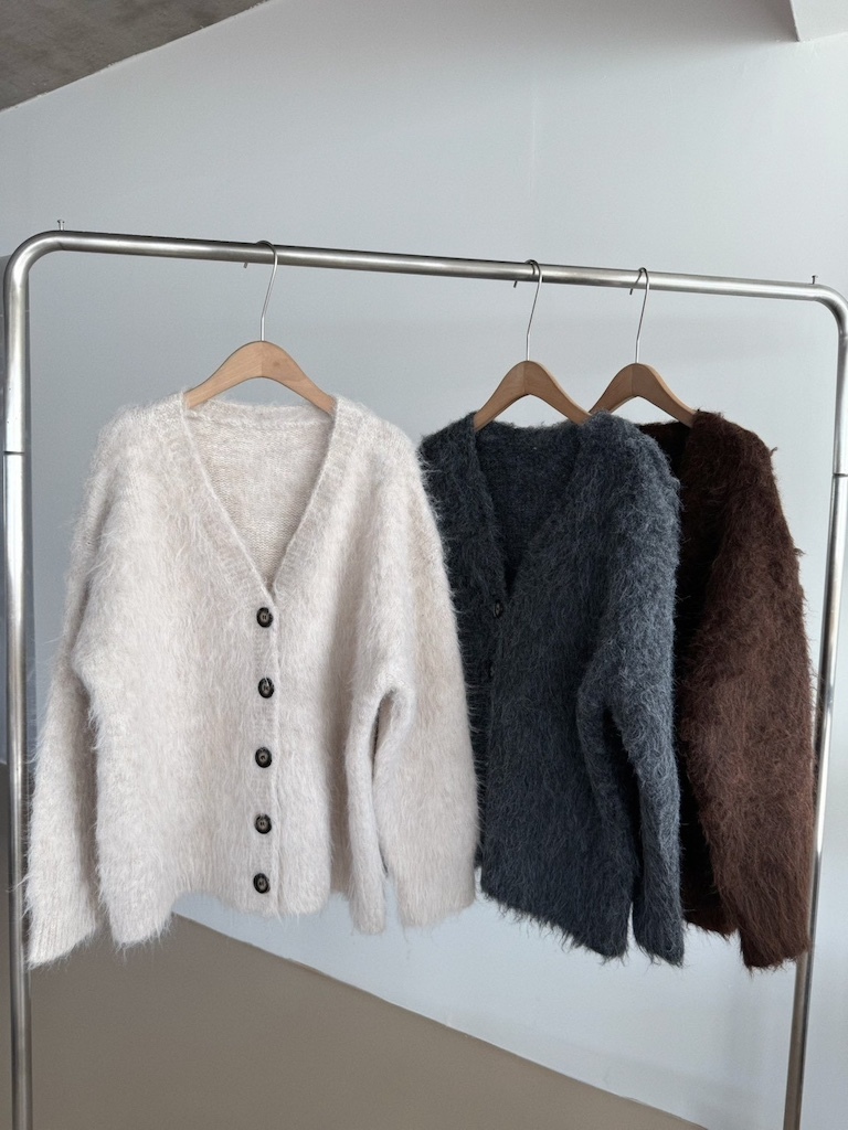 寬鬆拉毛排釦毛衣