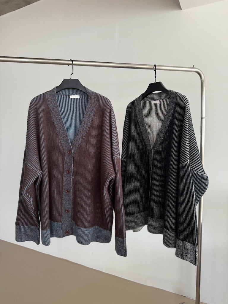 雙色坑紋排釦毛衣外套