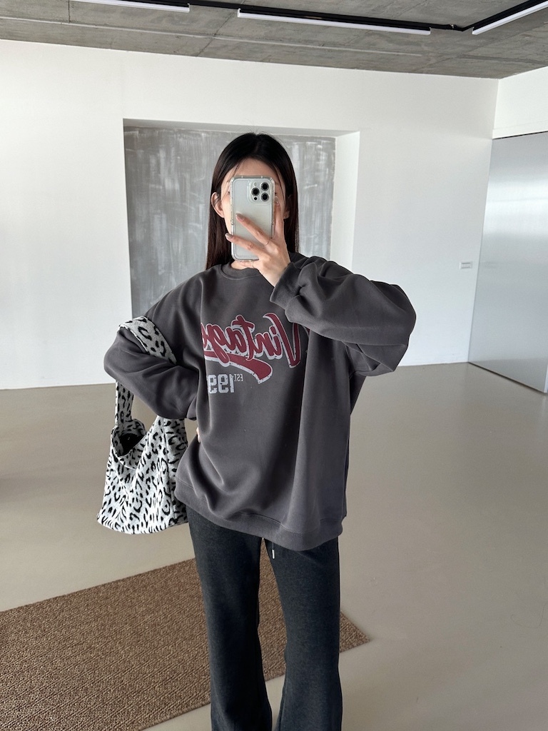 無刷毛字母大學Tee