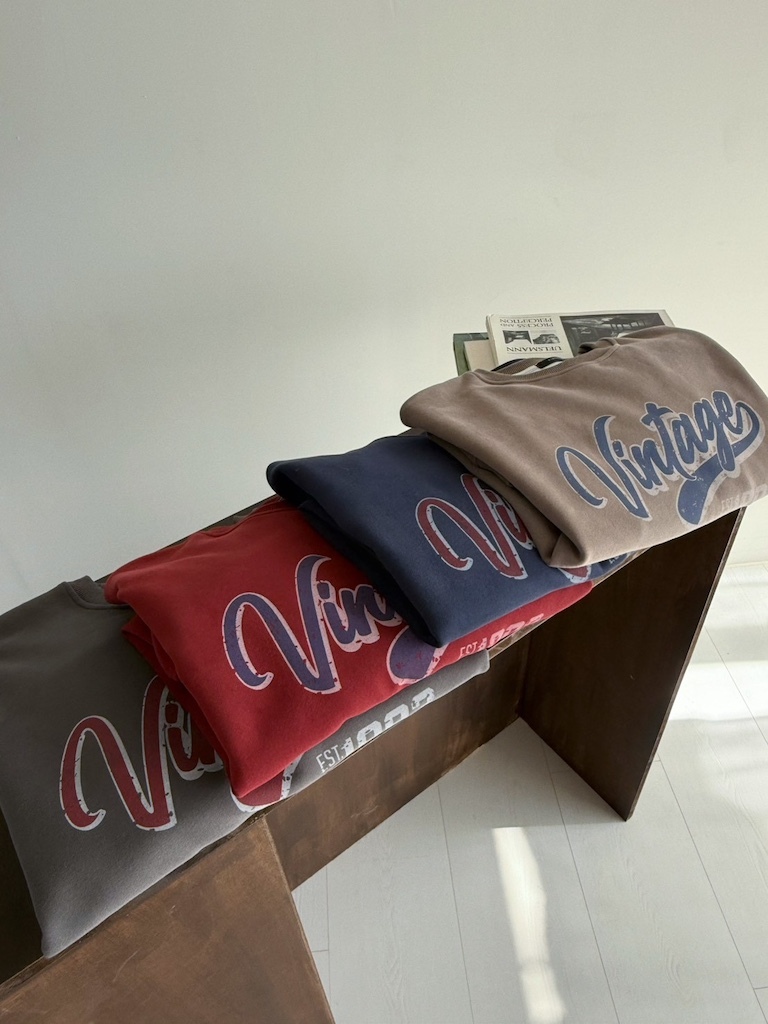 無刷毛字母大學Tee