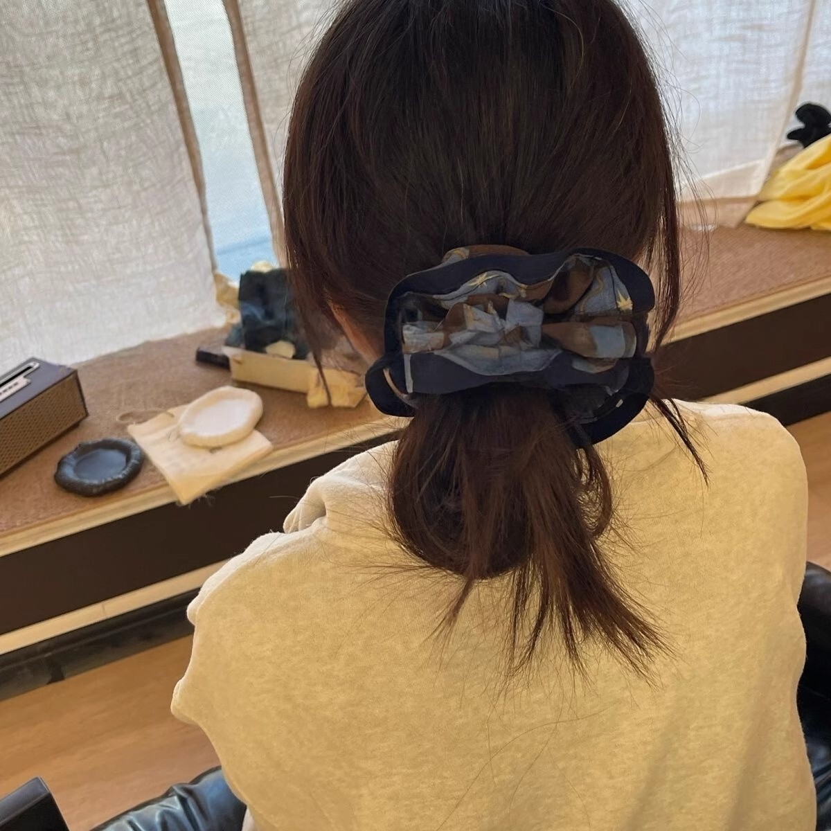 [3 FOR RM10] Contrast Vintage Blue Print Scrunchies