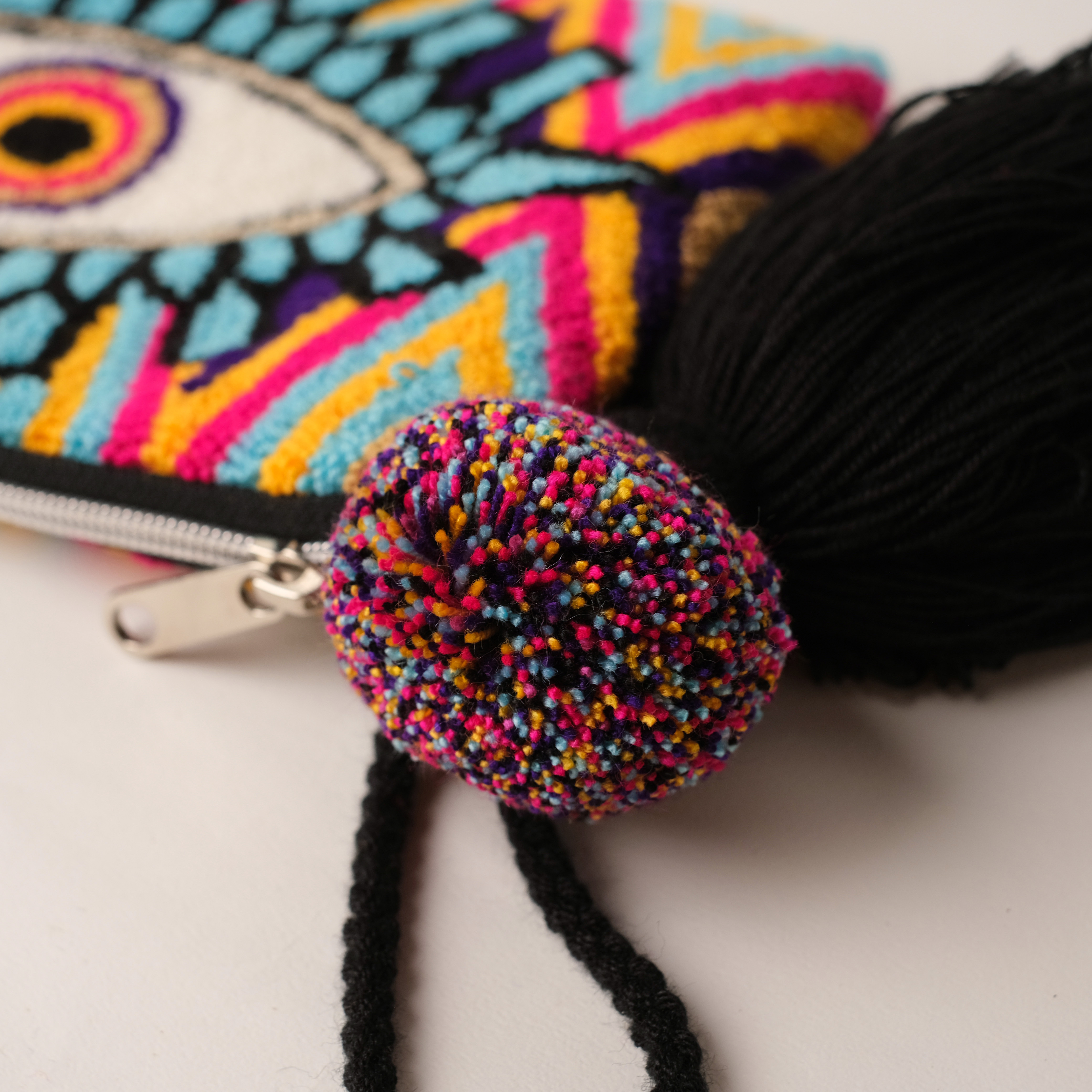 瓦尤戳繡包｜Ojo de Dios - 流蘇手拿包 B07｜委內瑞拉