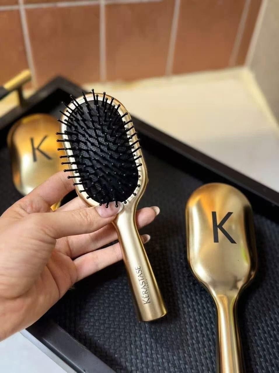 KÉRASTASE 卡詩奢華金色隨身美髮梳（限量版）