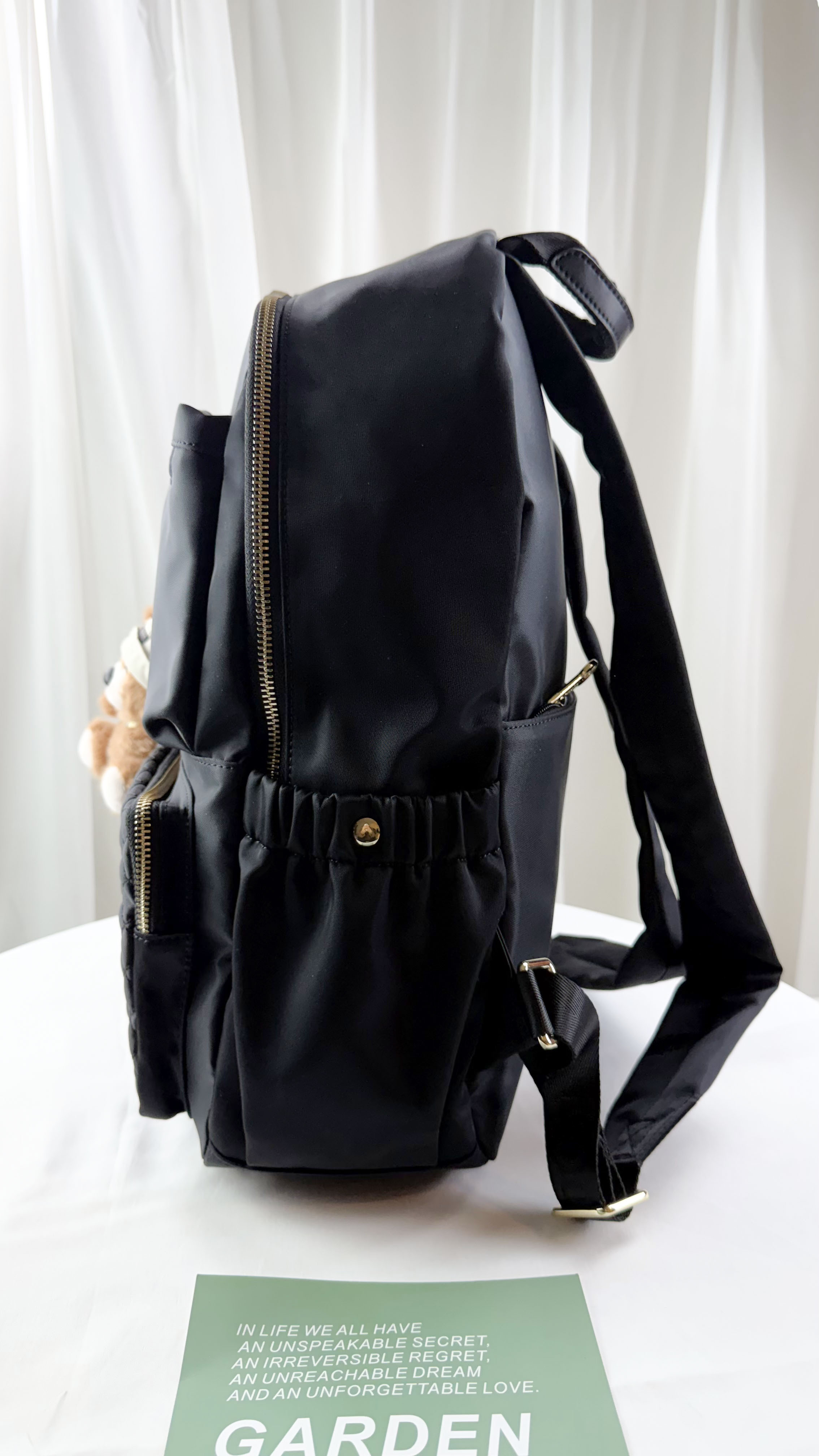 GOODS 黑色菱格紋防潑水後背包 附兔兔吊飾 #2627