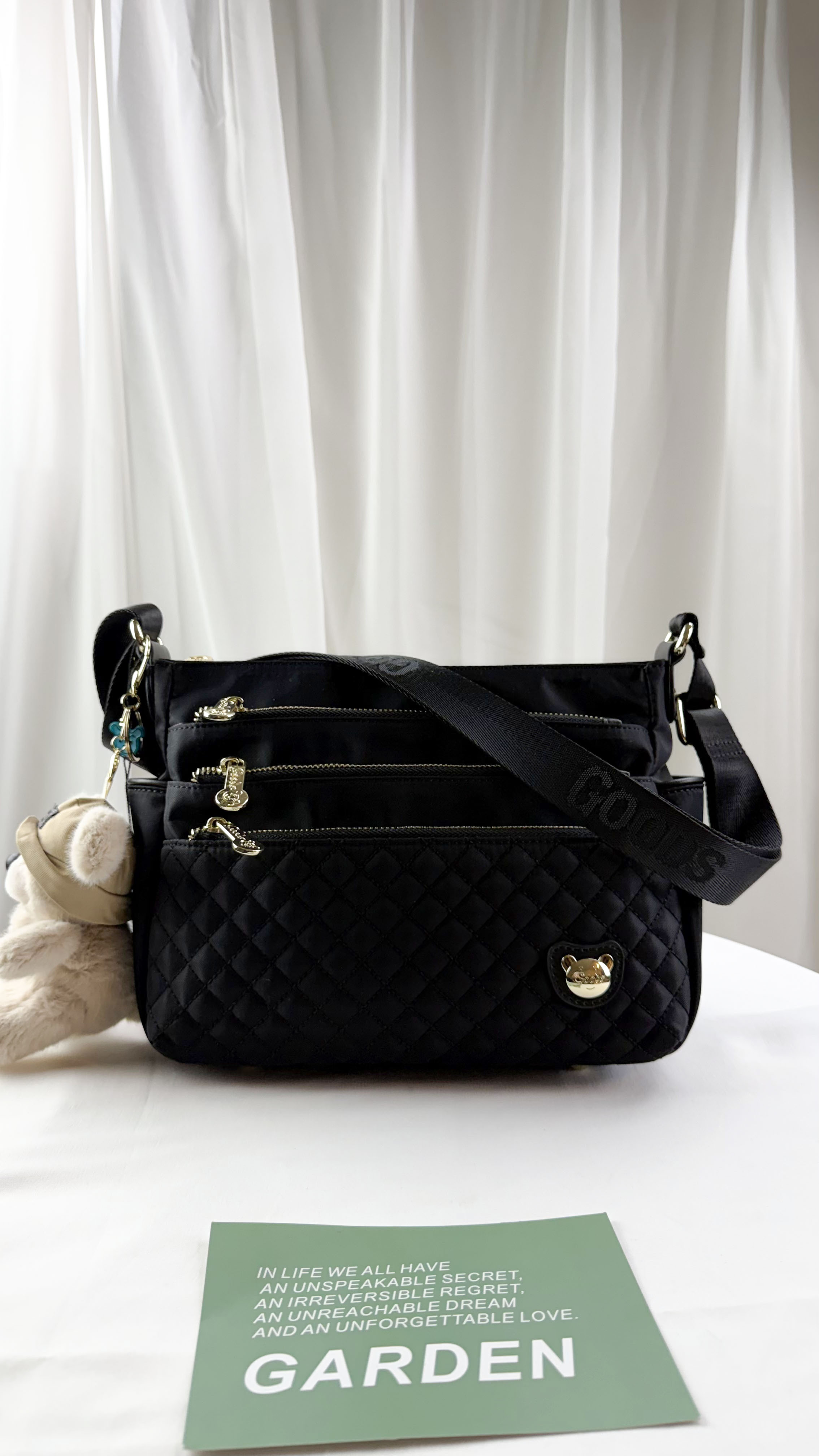 GOODS 黑色菱格紋防潑水側背包 附小熊吊飾 #2502