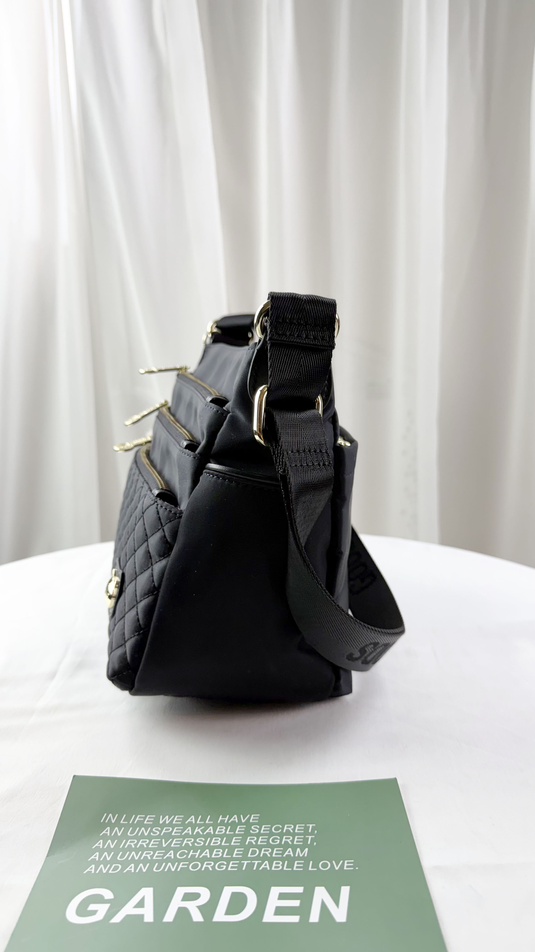 GOODS 黑色菱格紋防潑水側背包 附小熊吊飾 #2502