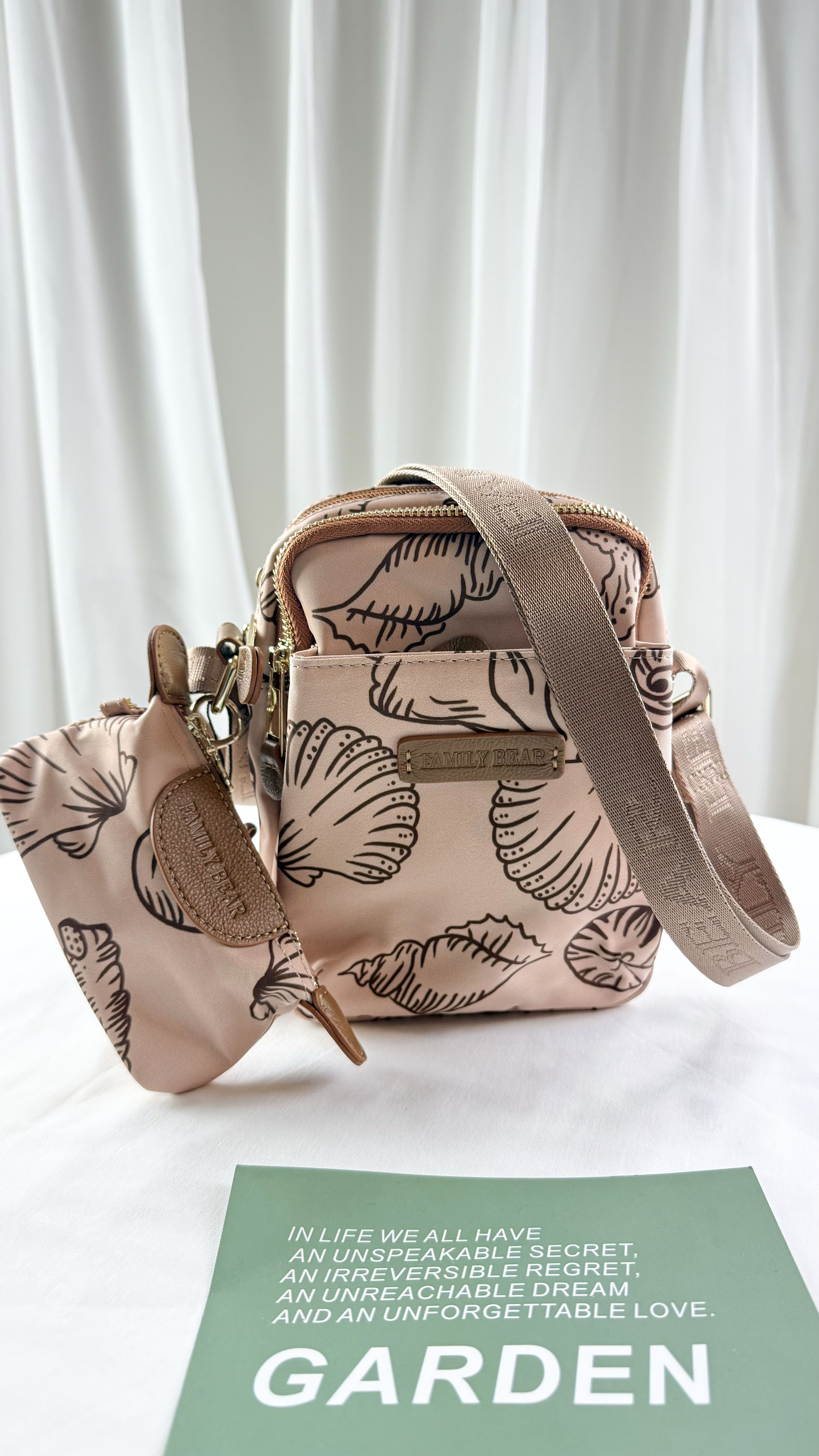 FamilyBear 奶茶色拼接貝殼圖騰 防潑水側背包 附零錢包 #2499