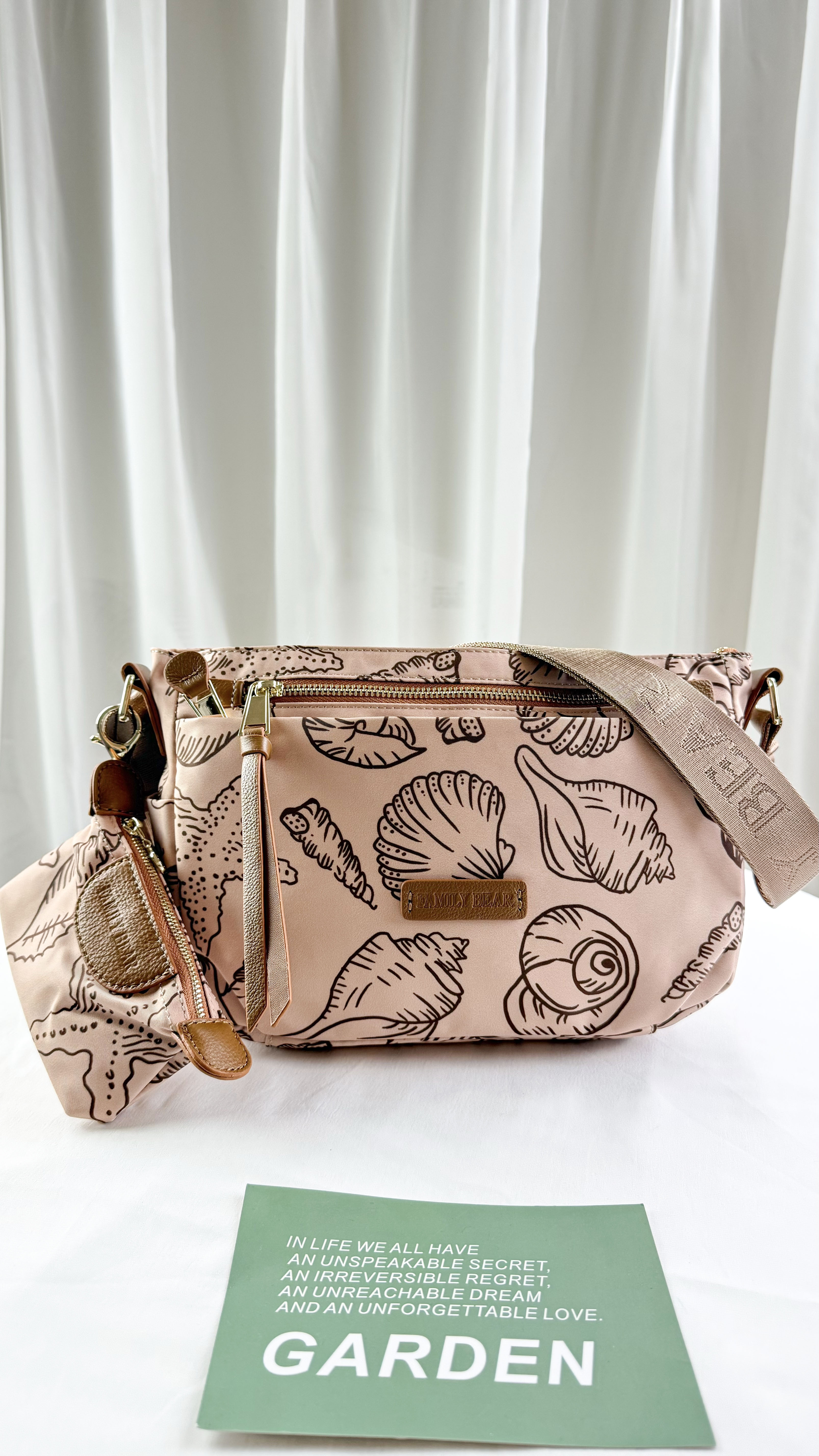 FamilyBear 奶茶色拼接貝殼圖騰 防潑水側背包 附零錢包   #2908