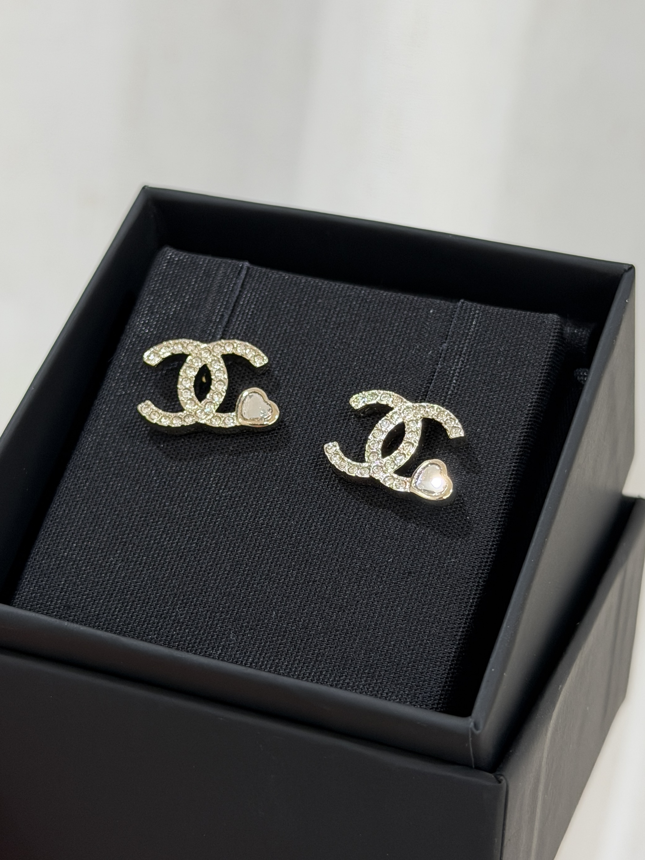 CHANEL 25B Crystal CC Logo Earrings with Heart ABG248