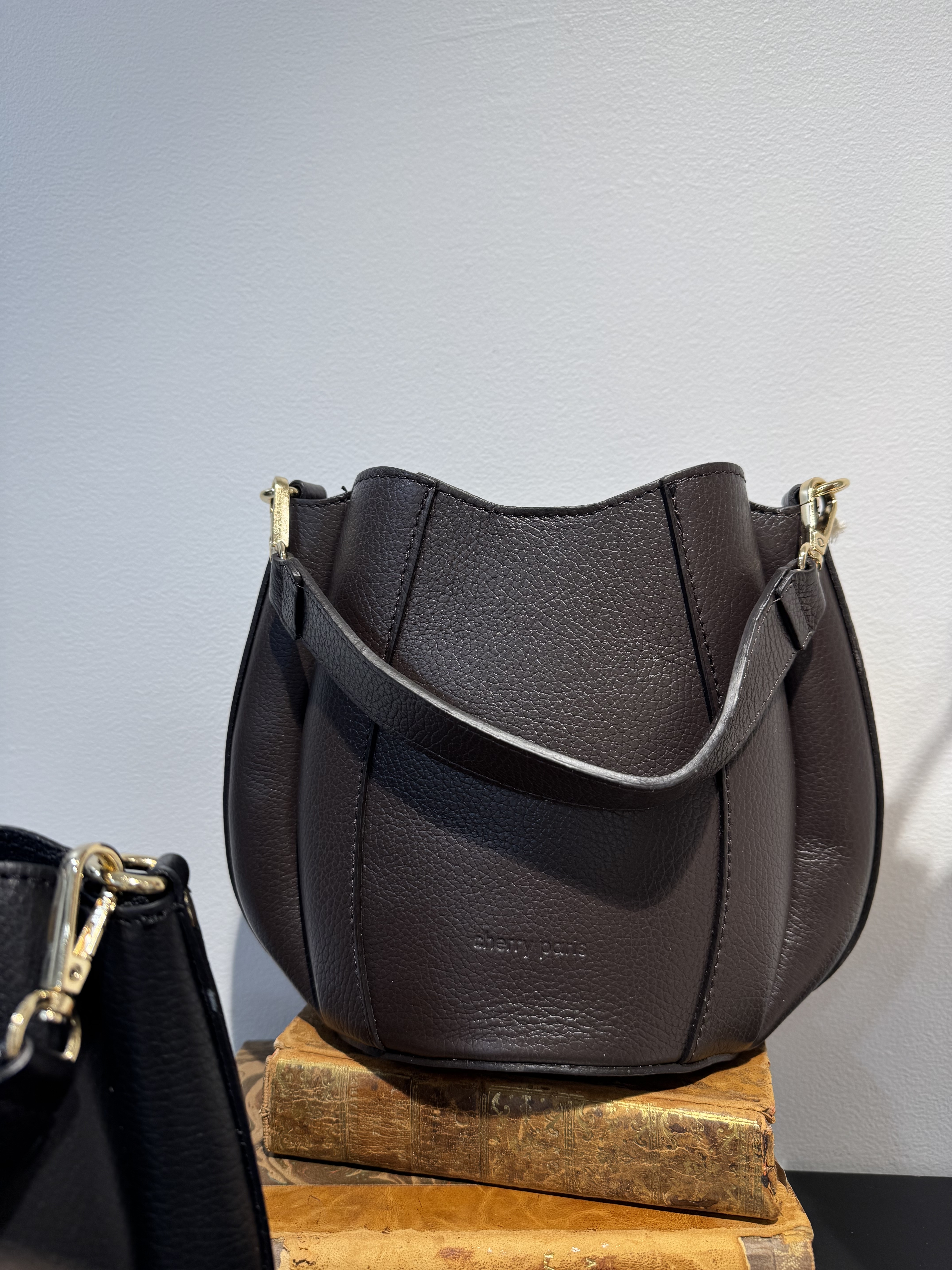 Cherry Paris Leather ODÉLIA - 4204 Chocolate 朱古力