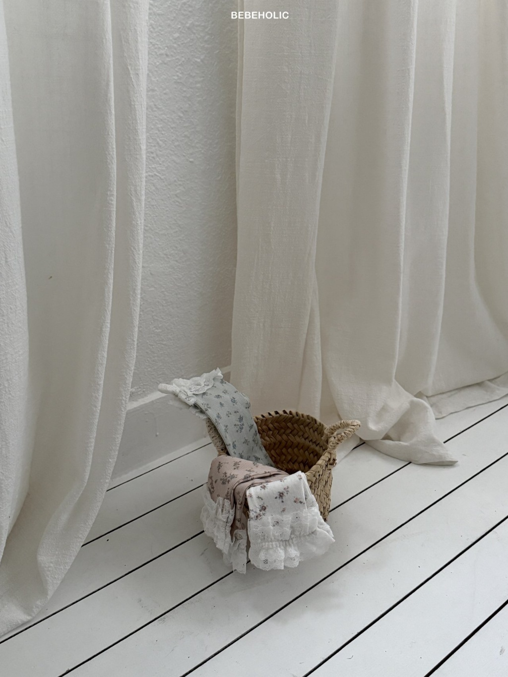 正韓春bebeholic 嫩嬰碎花蕾絲襪