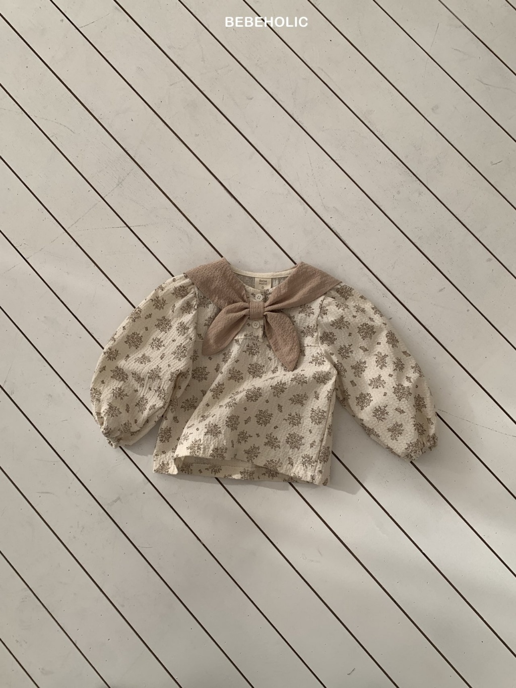 正韓春bebeholic 嫩嬰碎花綁帶領子上衣