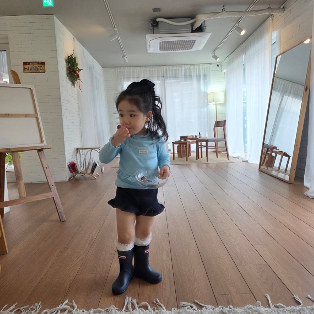 正韓春COLOR 兩色俏皮花邊短褲