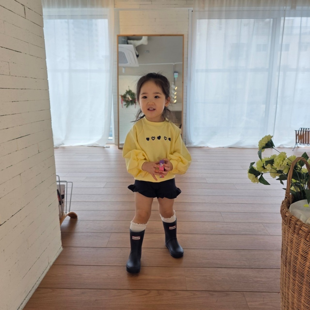 正韓春COLOR 兩色愛心大學上衣